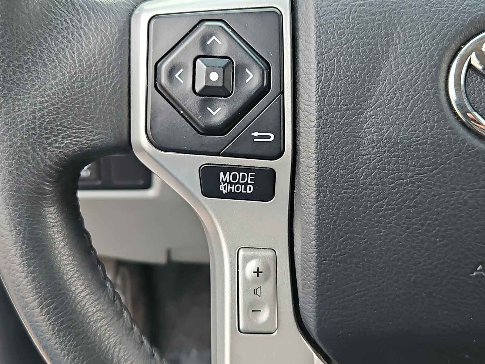 Thumbnail: 2016 Toyota Sequoia - 24