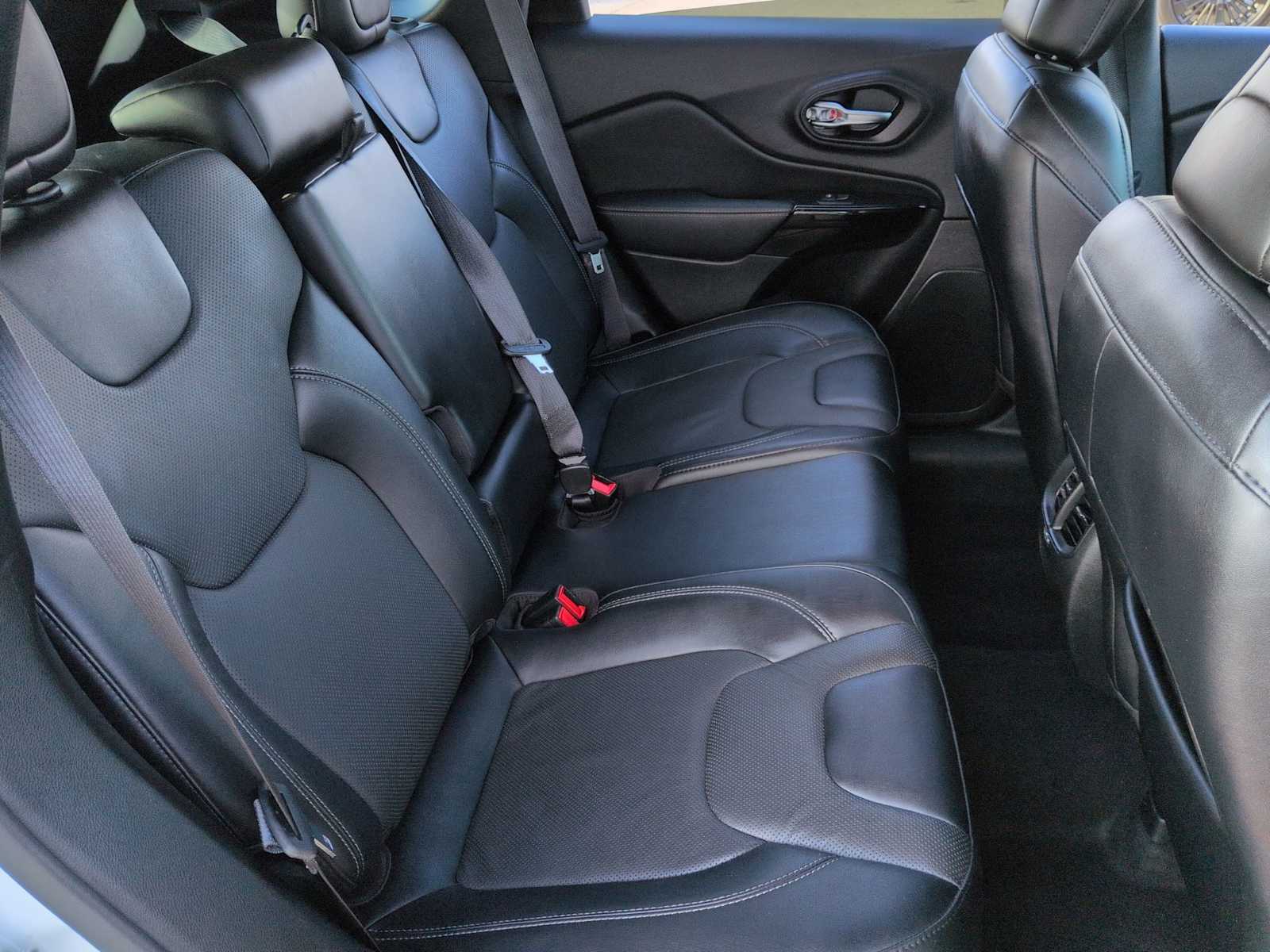 Thumbnail: 2023 Jeep Cherokee - 21