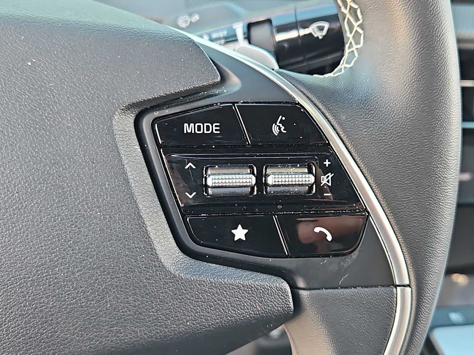 Thumbnail: 2022 Kia EV6 - 24