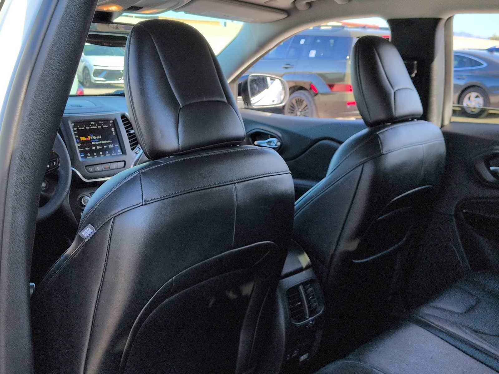 Thumbnail: 2023 Jeep Cherokee - 19