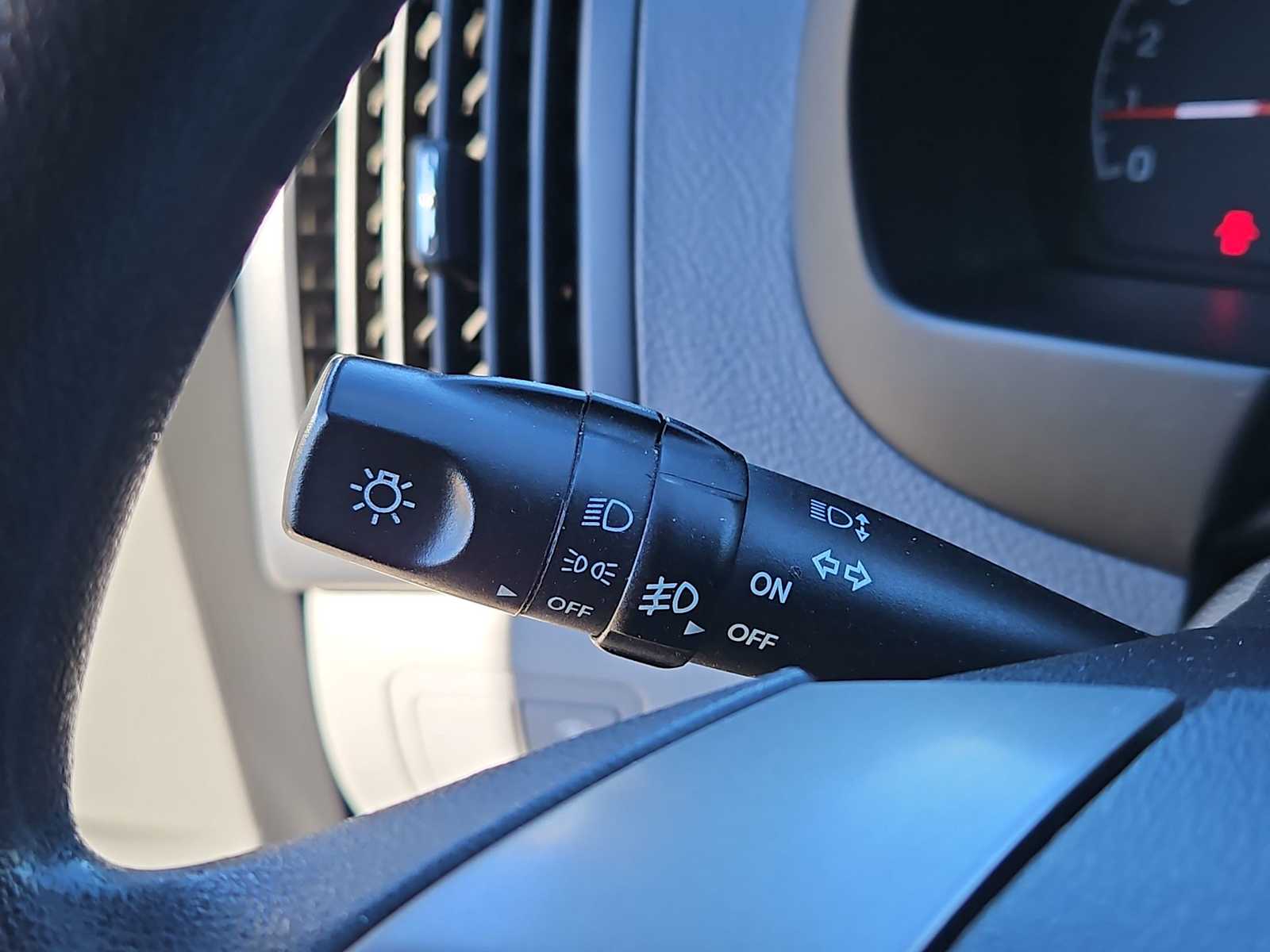 Thumbnail: 2010 Hyundai Elantra - 25