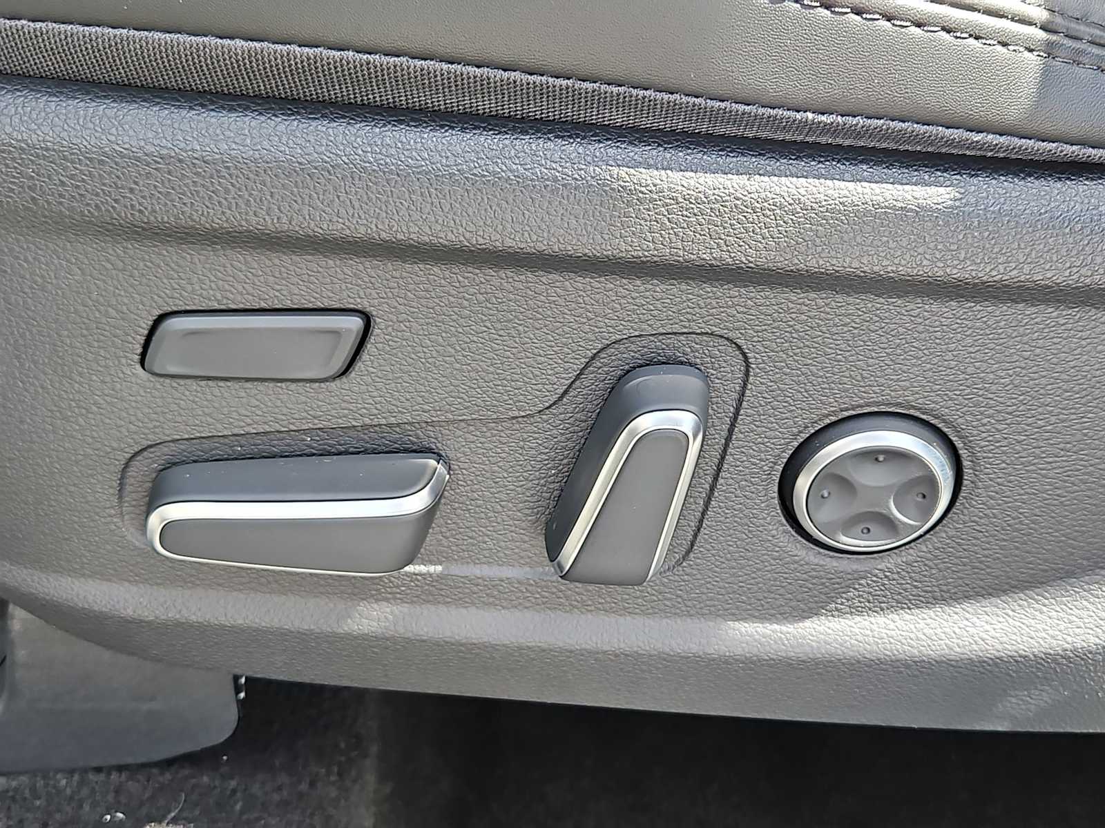 Thumbnail: 2023 Hyundai Santa Fe - 17