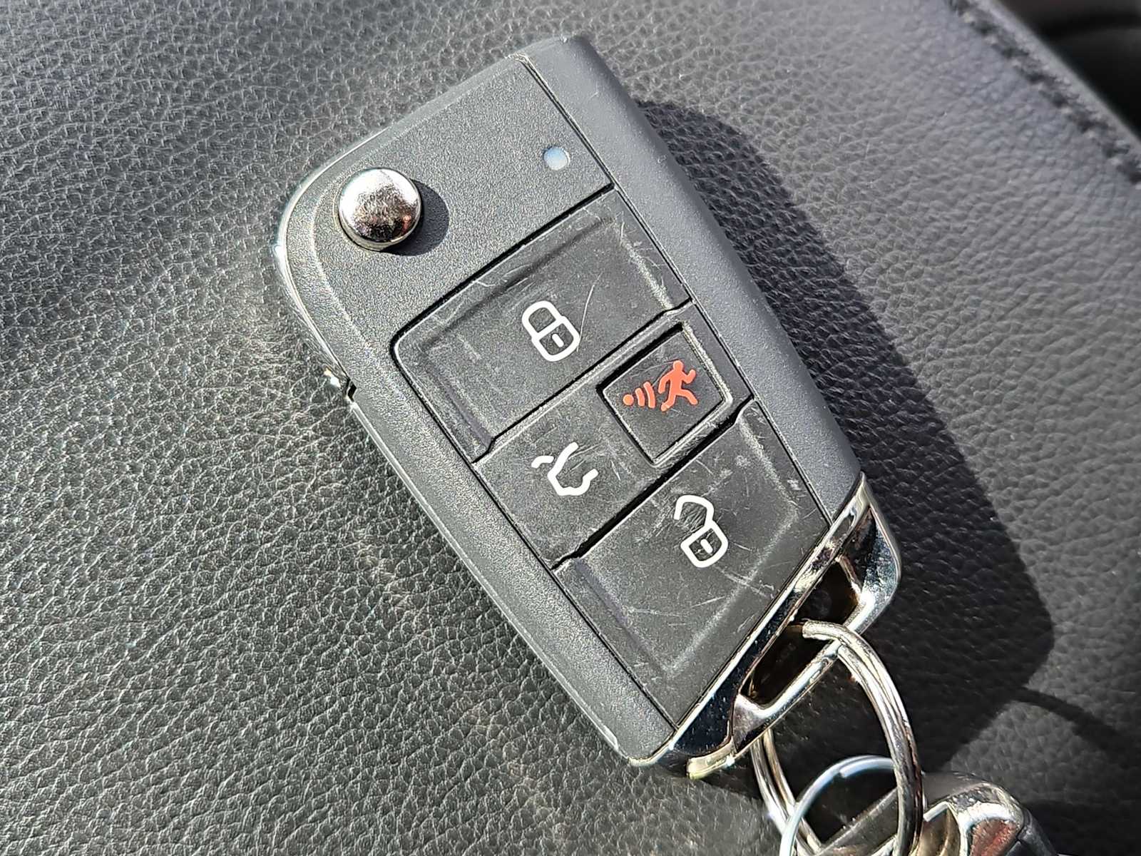 Thumbnail: 2018 Volkswagen Tiguan - 34