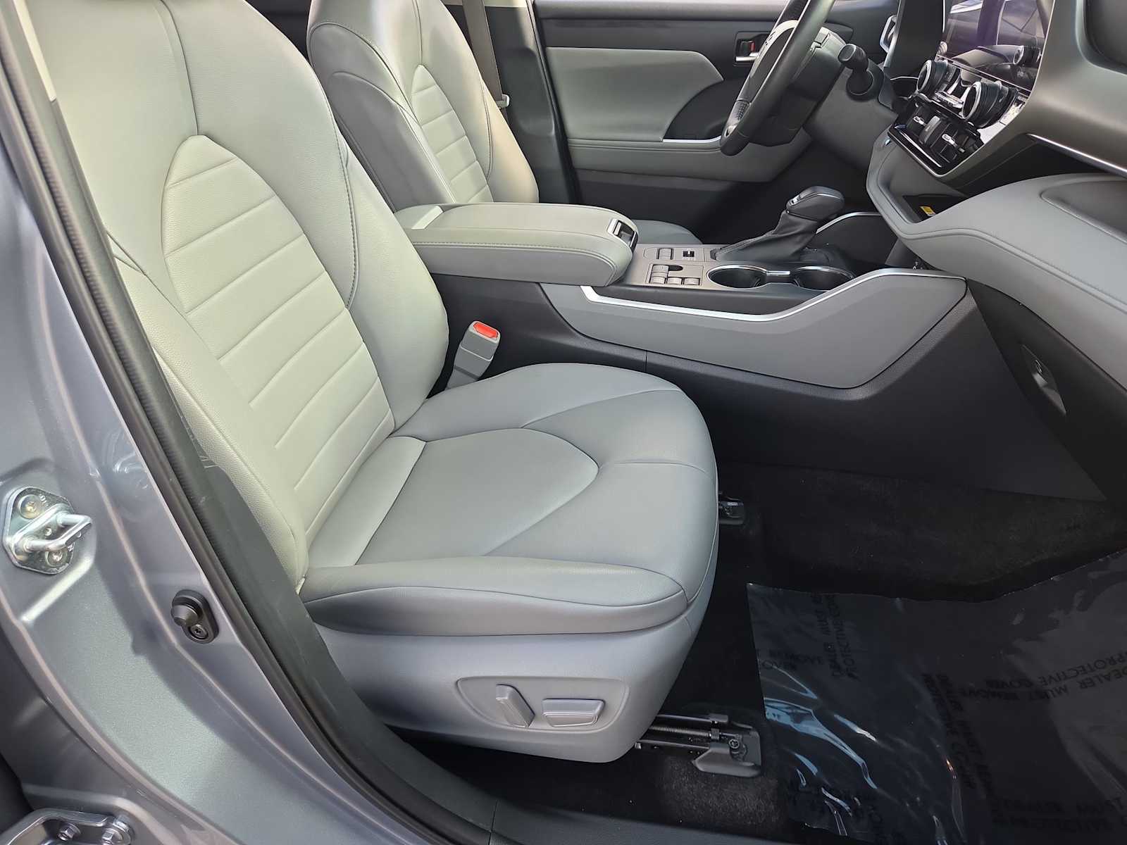 Thumbnail: 2023 Toyota Highlander - 23