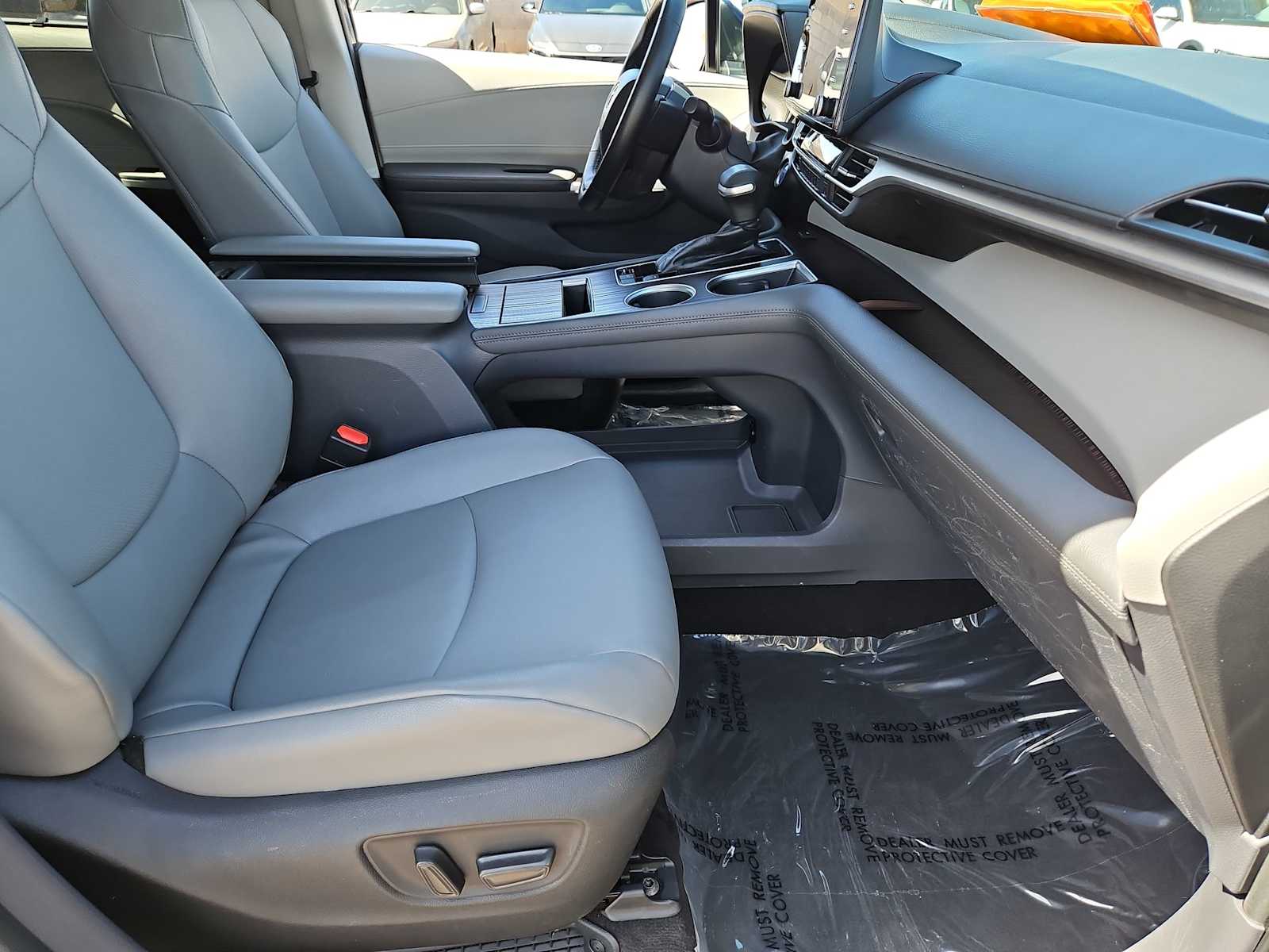 Thumbnail: 2023 Toyota Sienna - 21