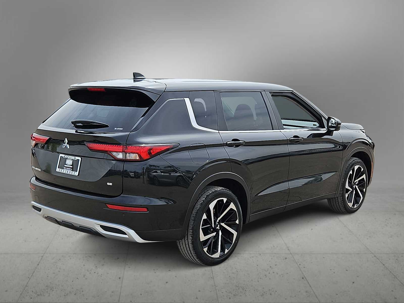 Thumbnail: 2024 Mitsubishi Outlander - 8