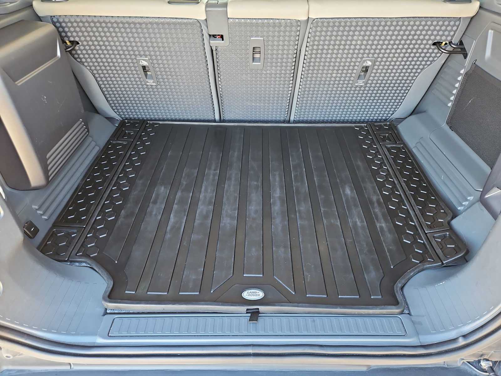 Thumbnail: 2022 Land Rover Defender - 36