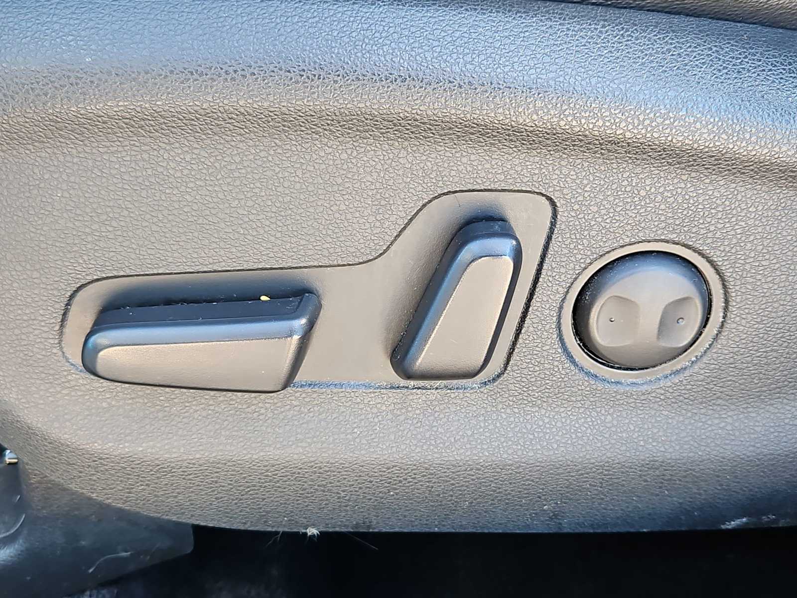 Thumbnail: 2020 Hyundai Tucson - 18