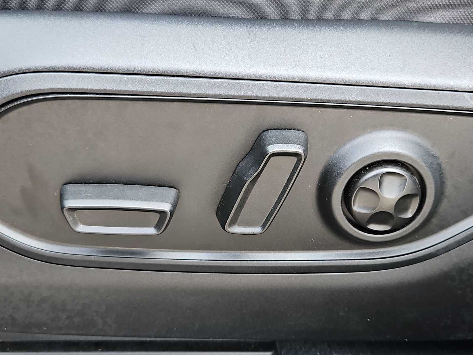 Thumbnail: 2023 Jeep Grand Cherokee - 17