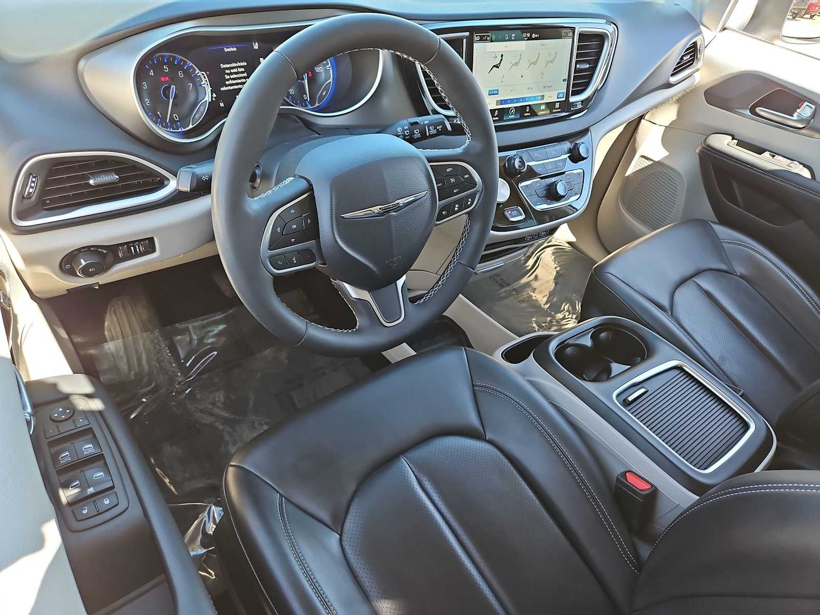 Thumbnail: 2023 Chrysler Pacifica - 10