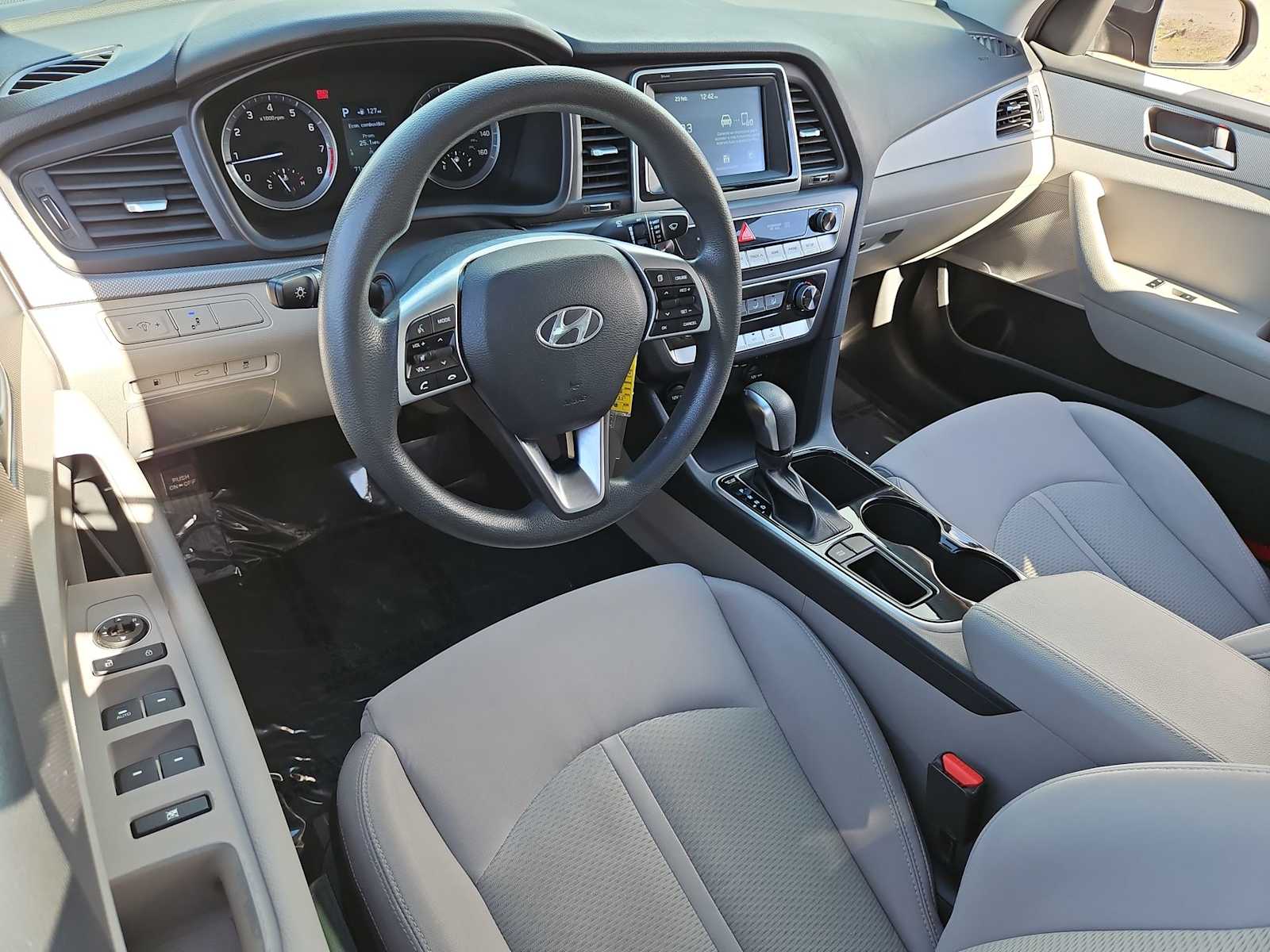 Thumbnail: 2019 Hyundai Sonata - 10