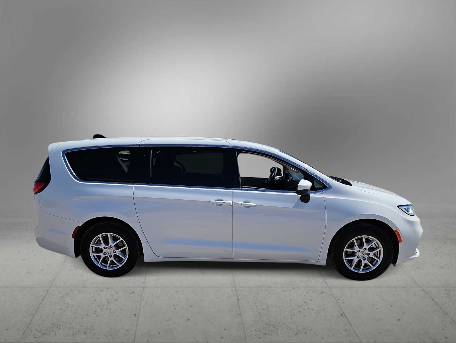 Thumbnail: 2023 Chrysler Pacifica - 9