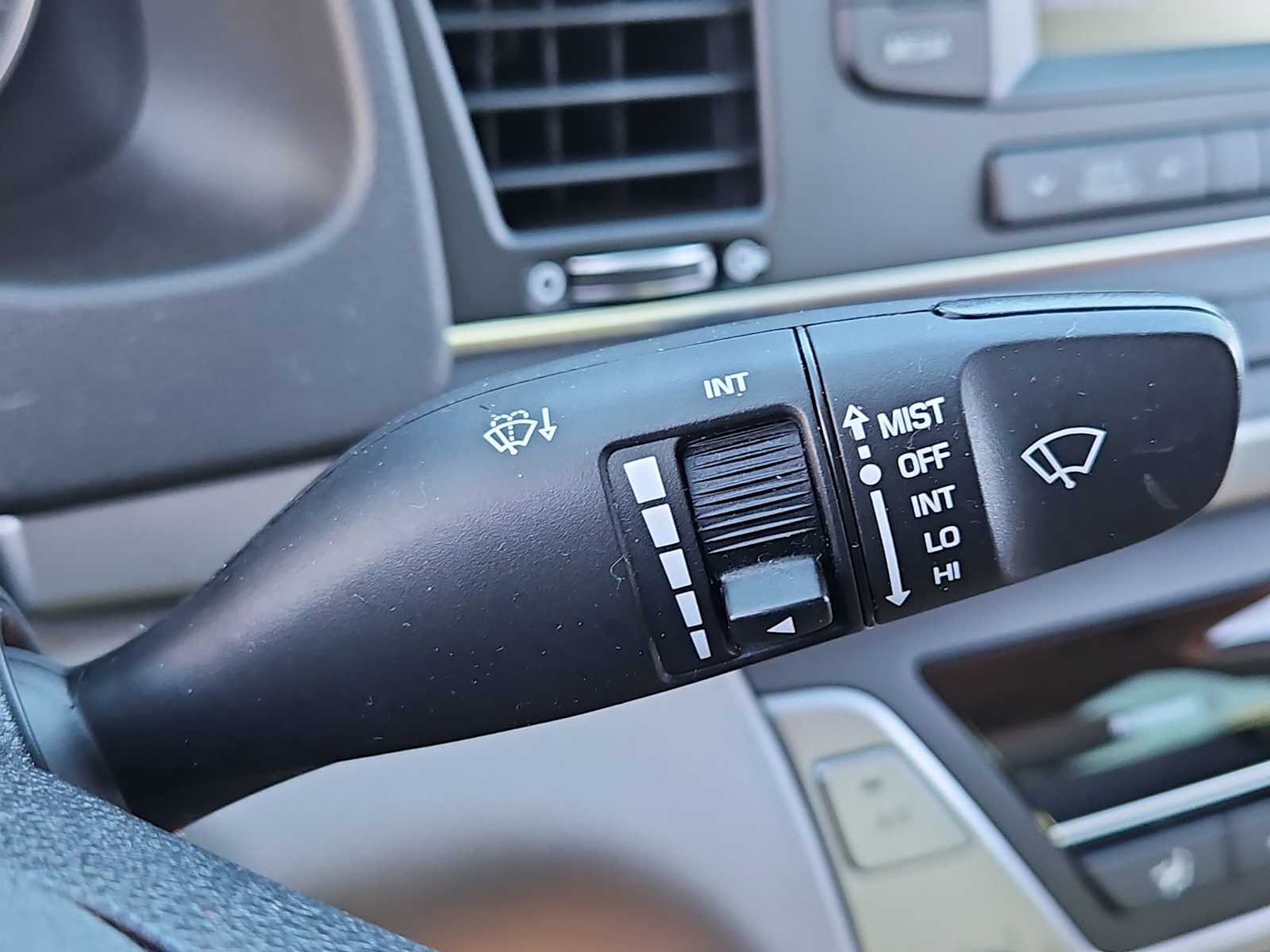 Thumbnail: 2017 Hyundai Elantra - 24