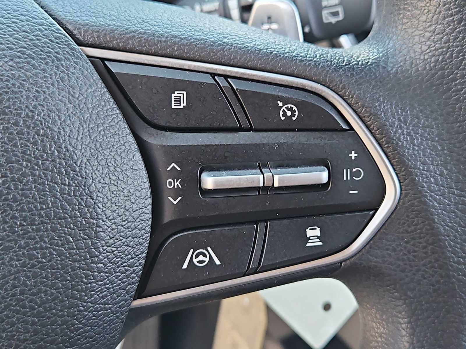Thumbnail: 2023 Hyundai Santa Fe - 24