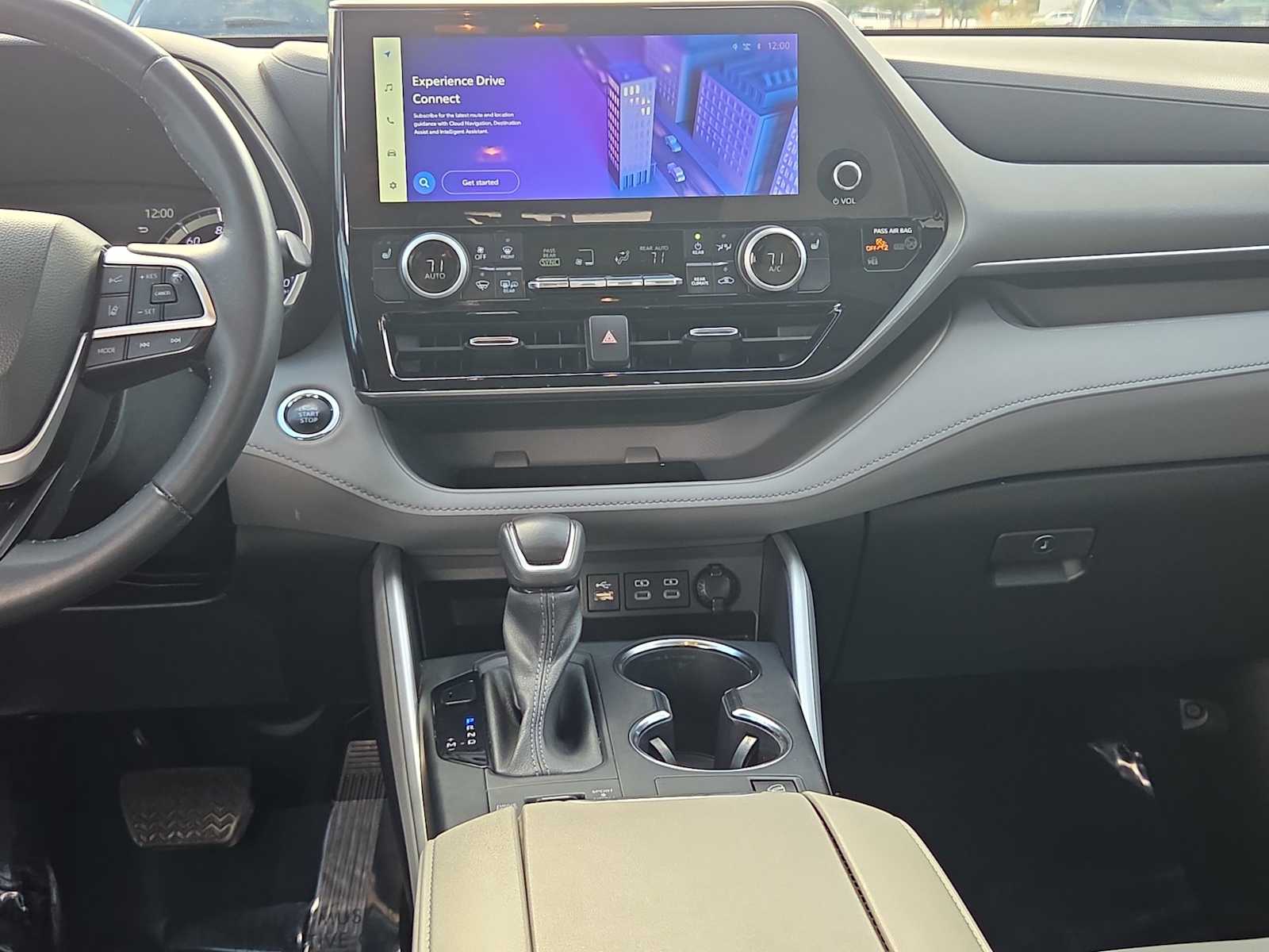 Thumbnail: 2023 Toyota Highlander - 29