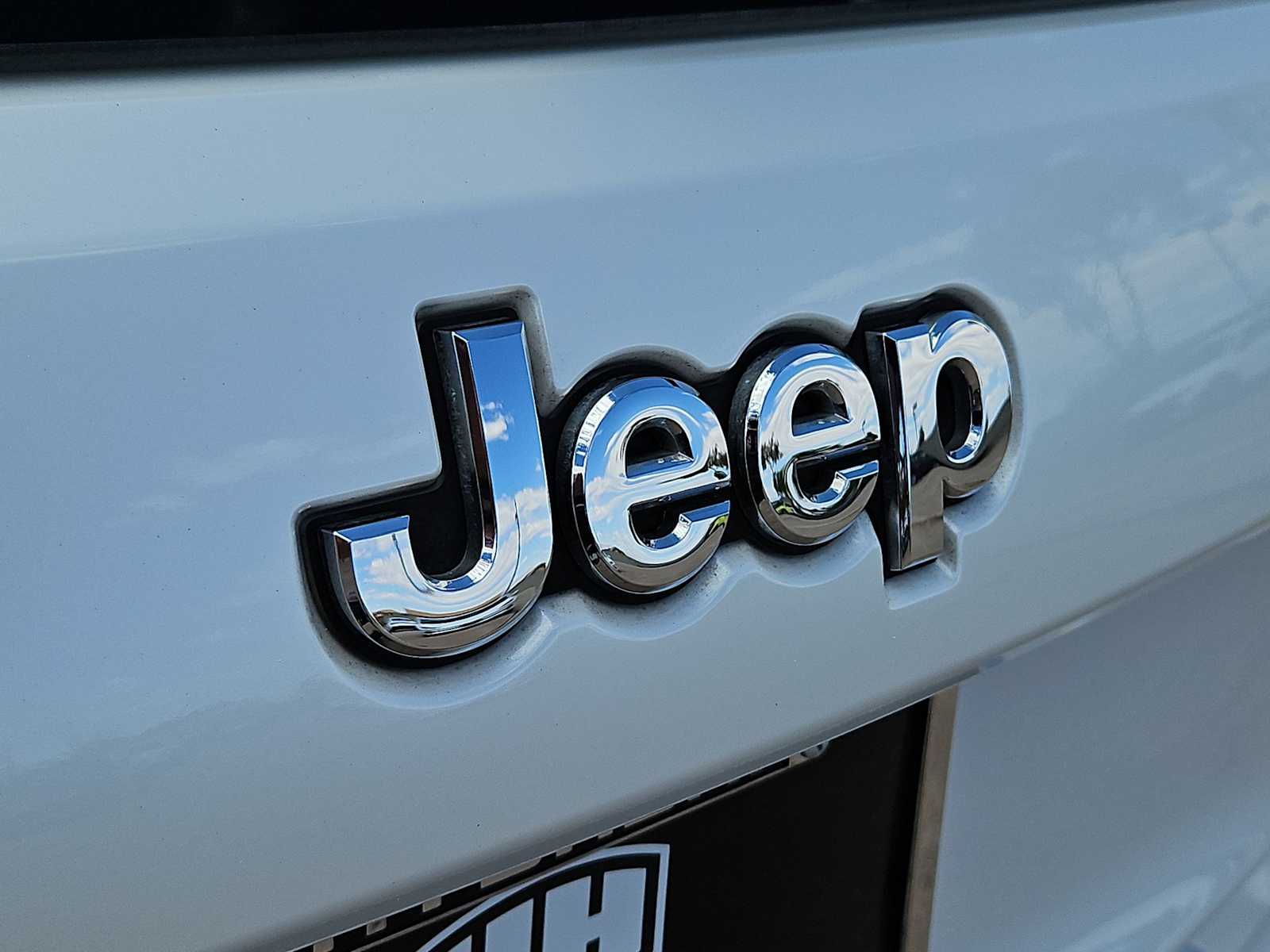 Thumbnail: 2017 Jeep Grand Cherokee - 12