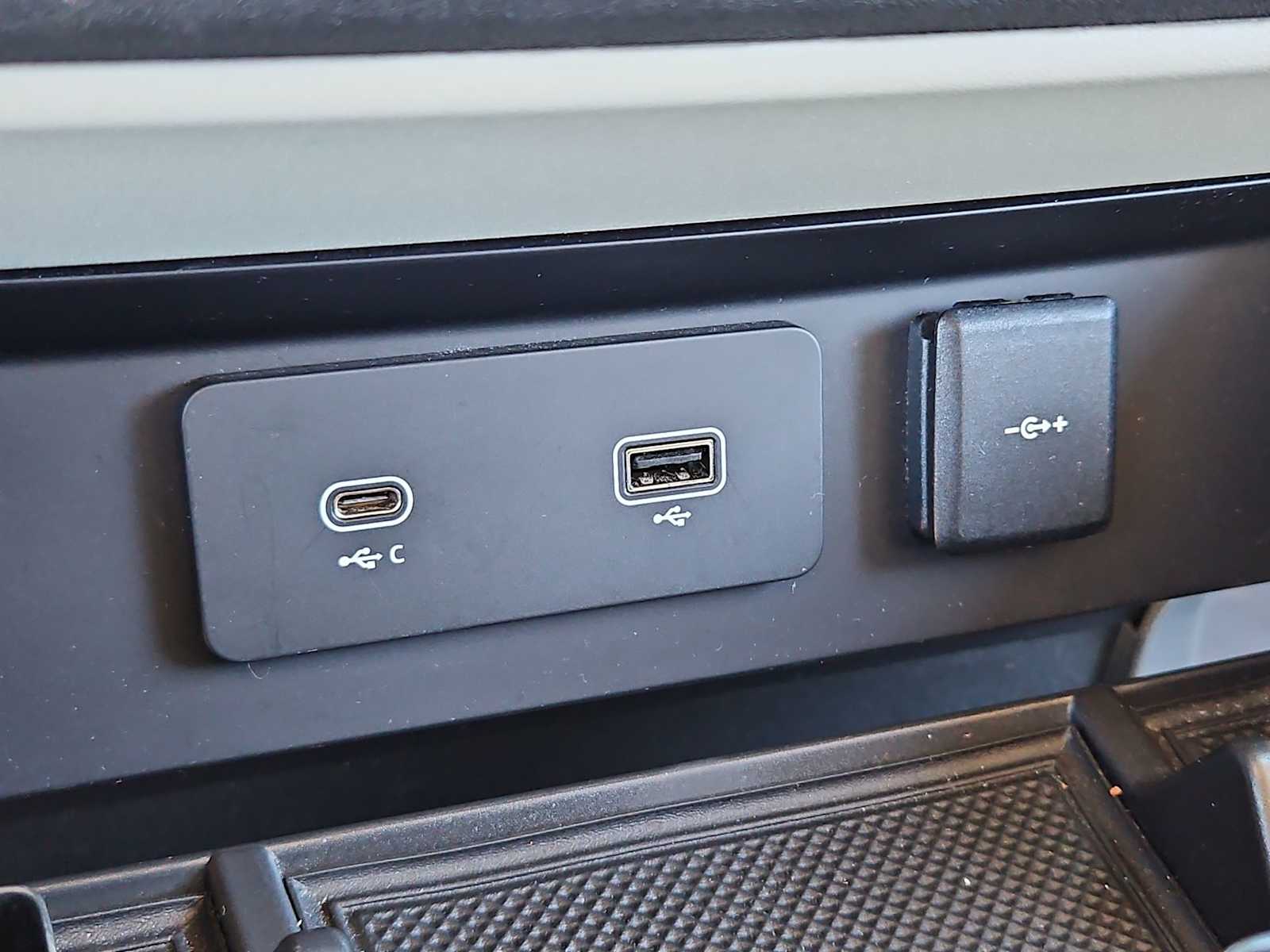 Thumbnail: 2022 Land Rover Defender - 33