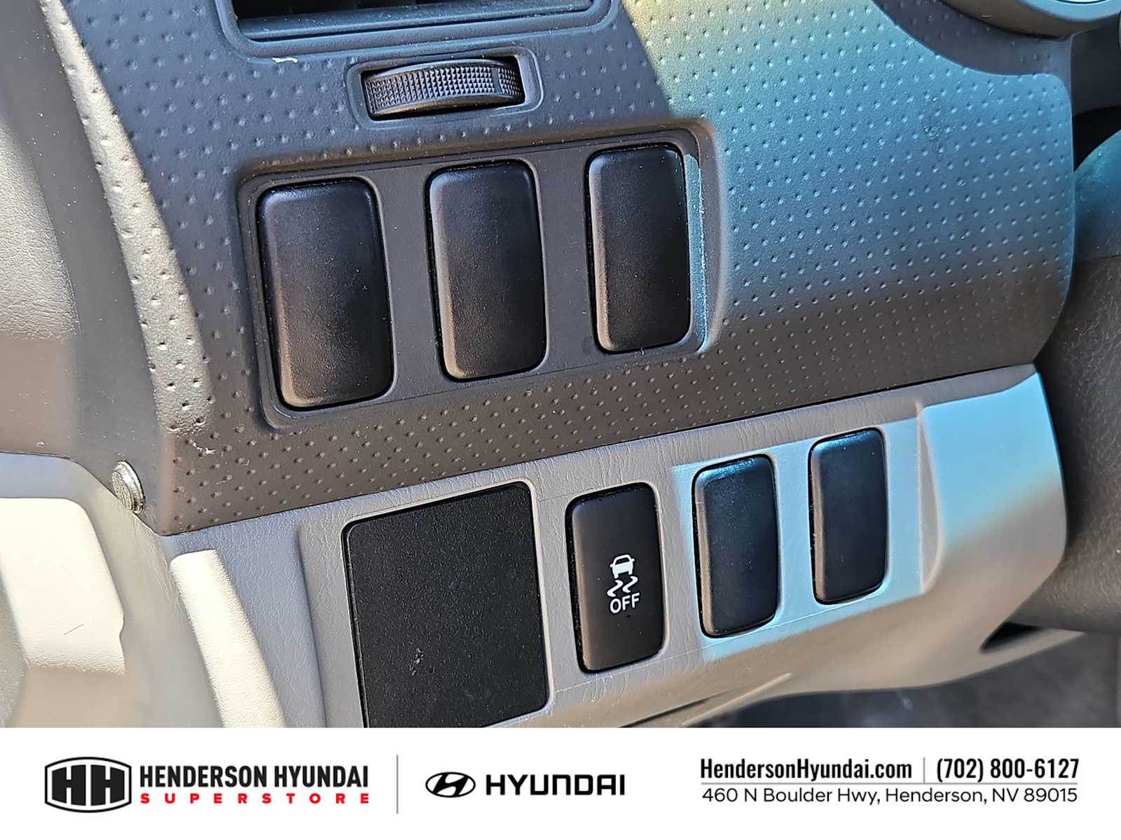 Thumbnail: 2011 Toyota Tacoma - 16