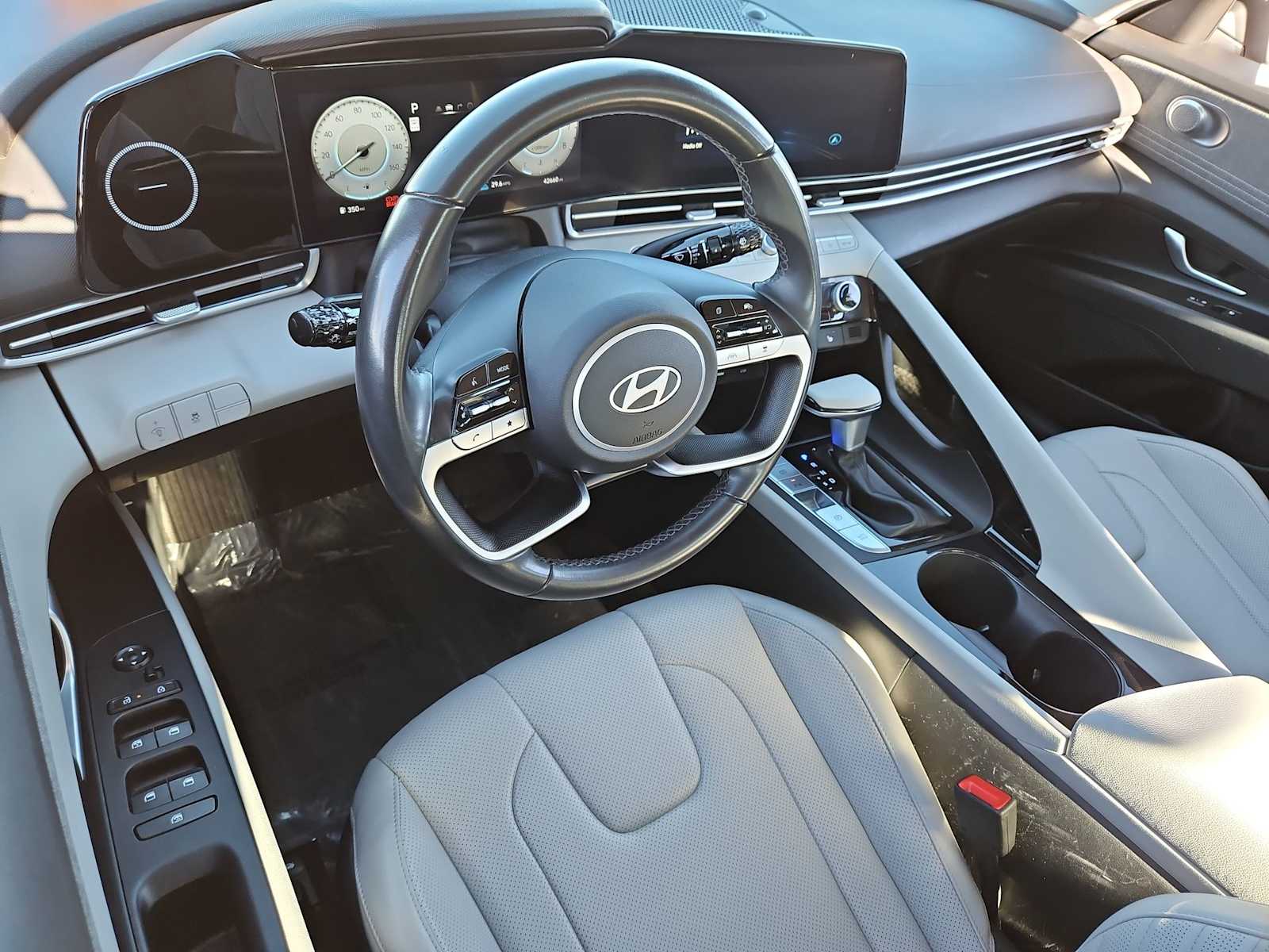 Thumbnail: 2024 Hyundai Elantra - 10