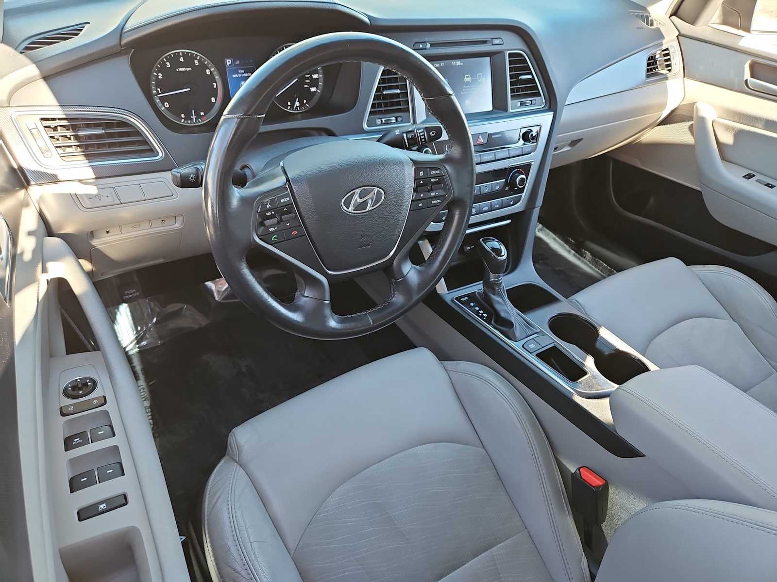 Thumbnail: 2016 Hyundai Sonata - 10