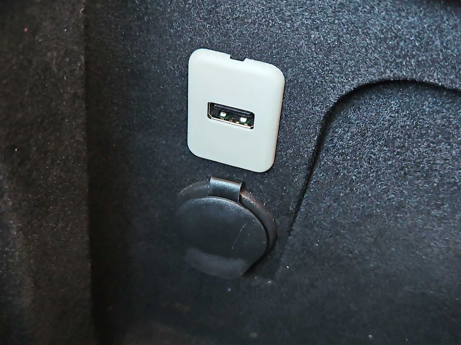 Thumbnail: 2013 GMC Yukon - 31