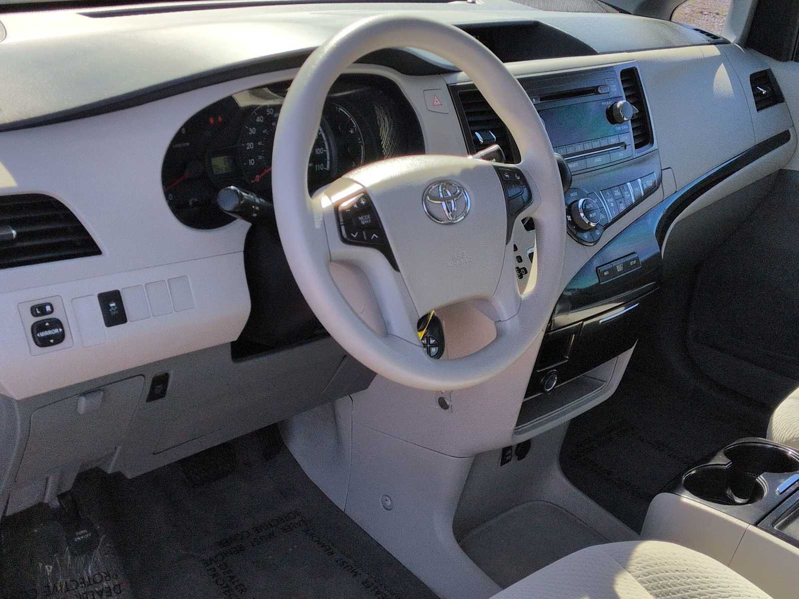 Thumbnail: 2013 Toyota Sienna - 10