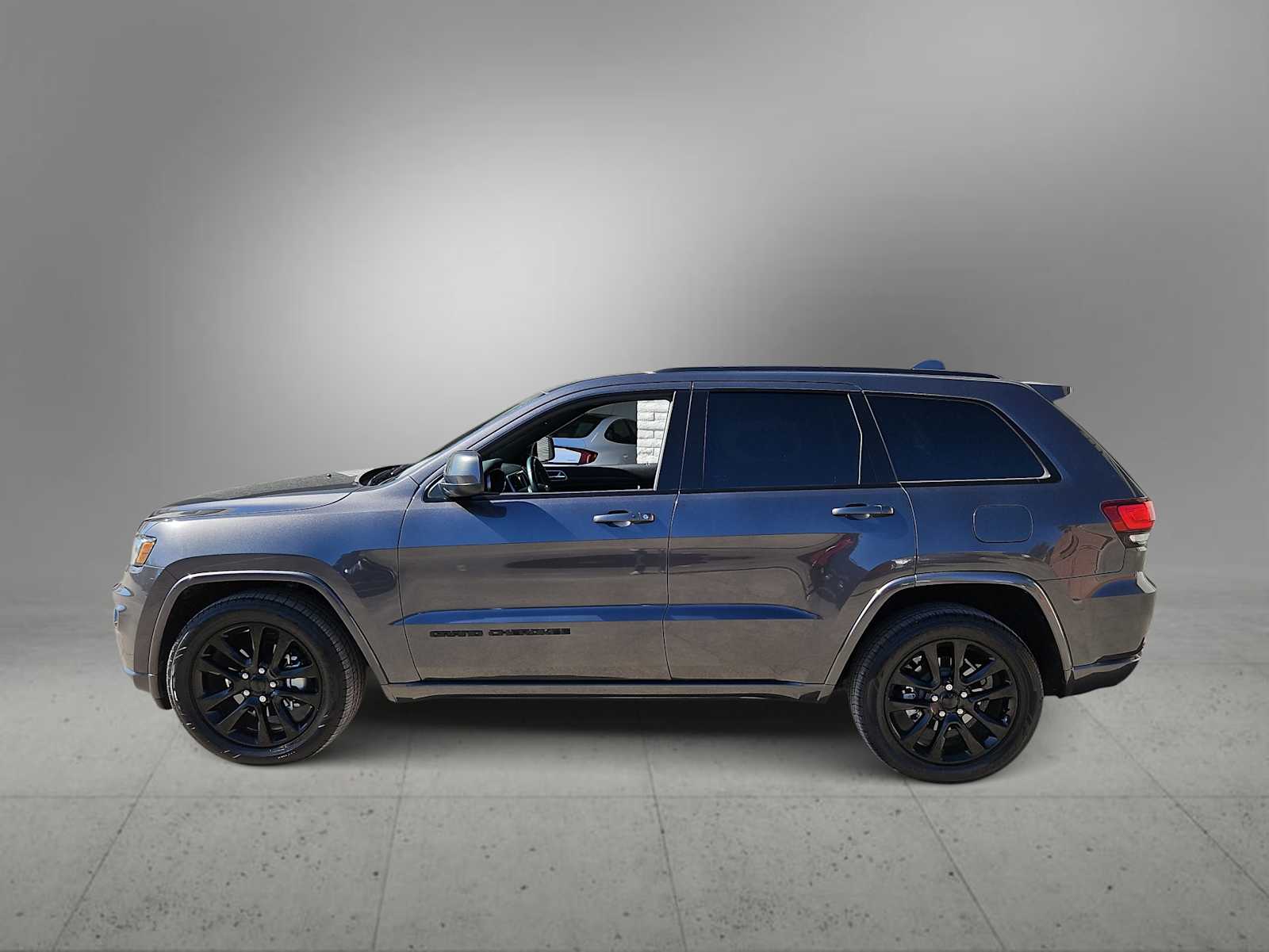 Thumbnail: 2018 Jeep Grand Cherokee - 5