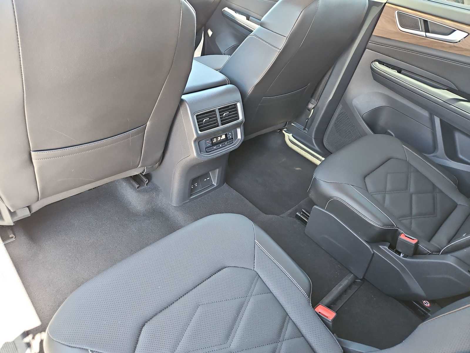 Thumbnail: 2024 Volkswagen Atlas - 18