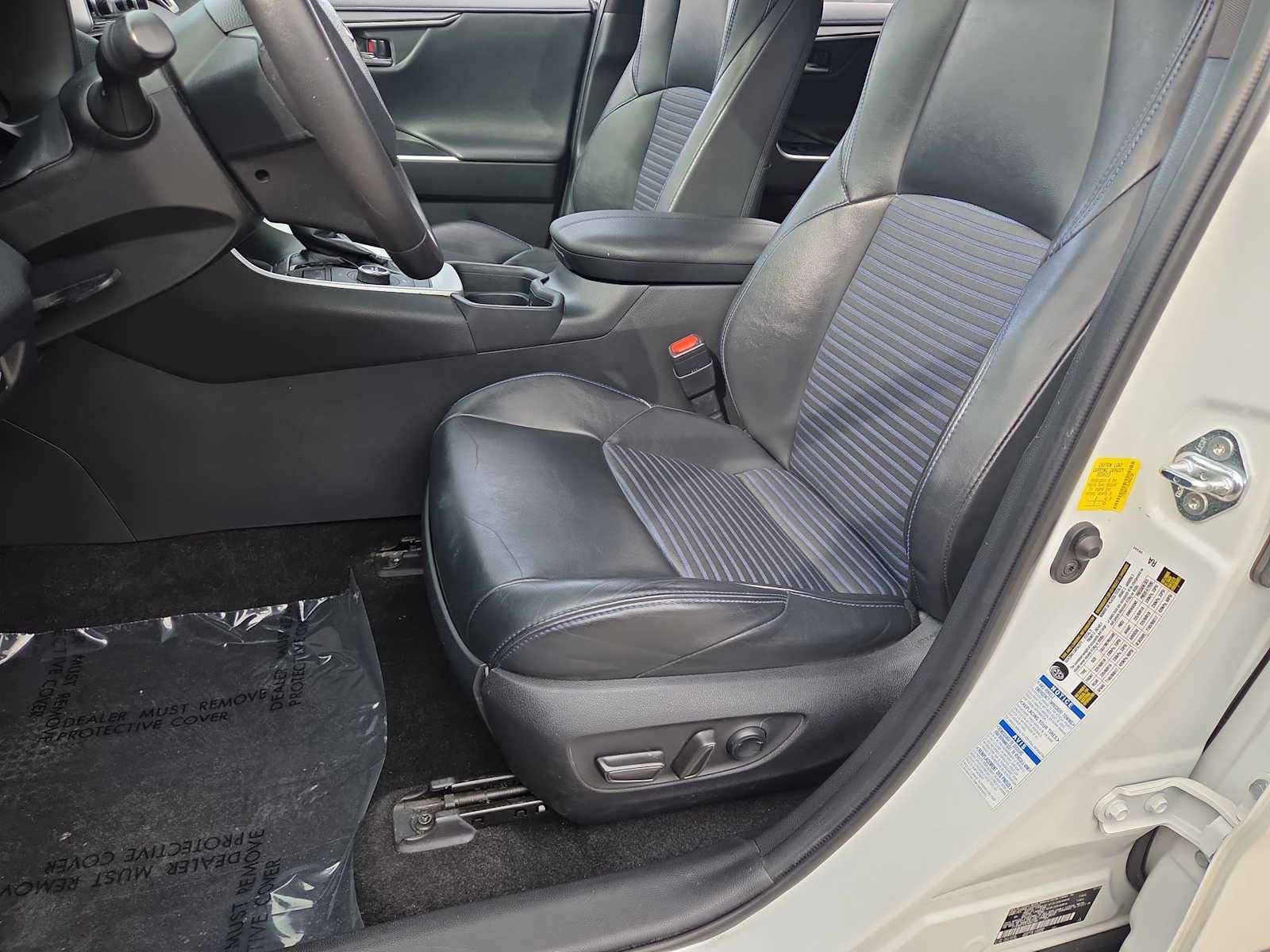 Thumbnail: 2020 Toyota RAV4 - 17