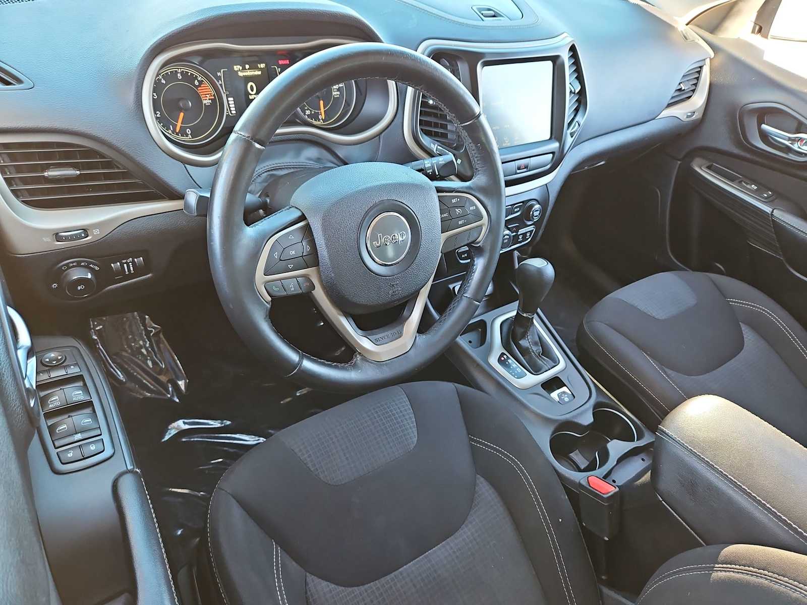 Thumbnail: 2017 Jeep Cherokee - 10