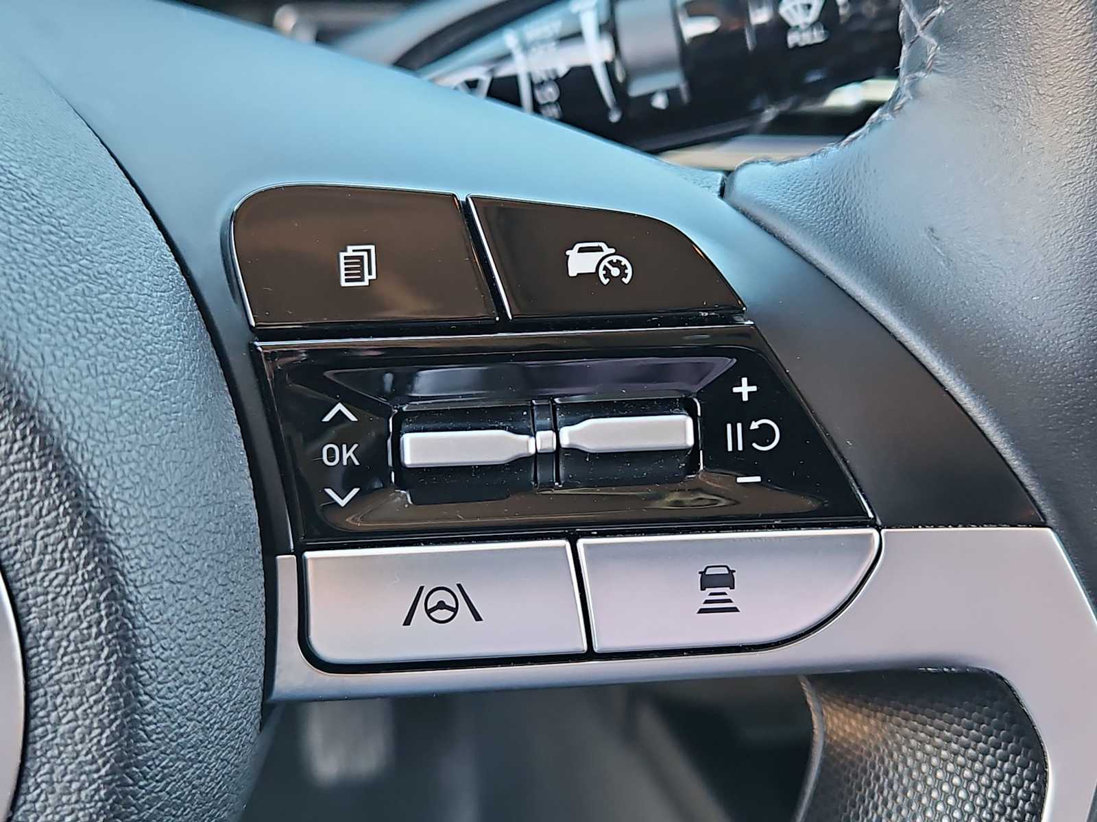 Thumbnail: 2025 Hyundai Elantra - 25