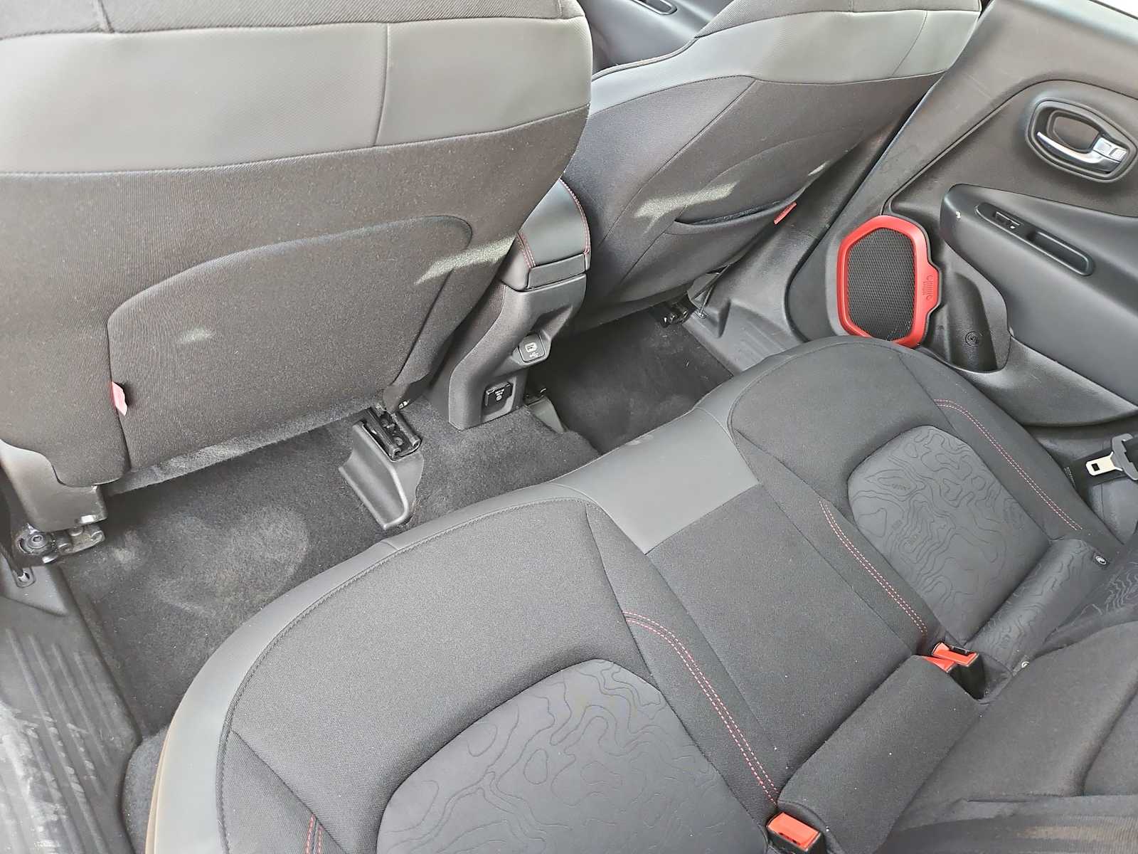 Thumbnail: 2018 Jeep Renegade - 18