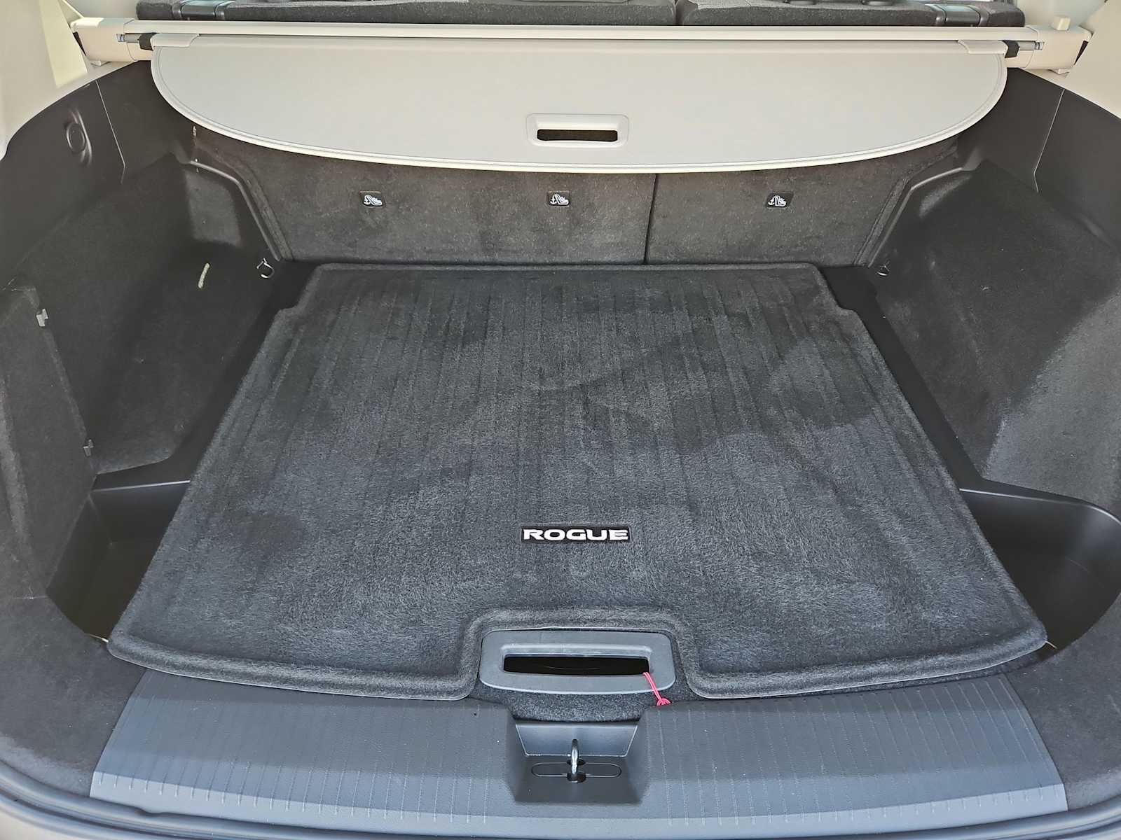 Thumbnail: 2022 Nissan Rogue - 33