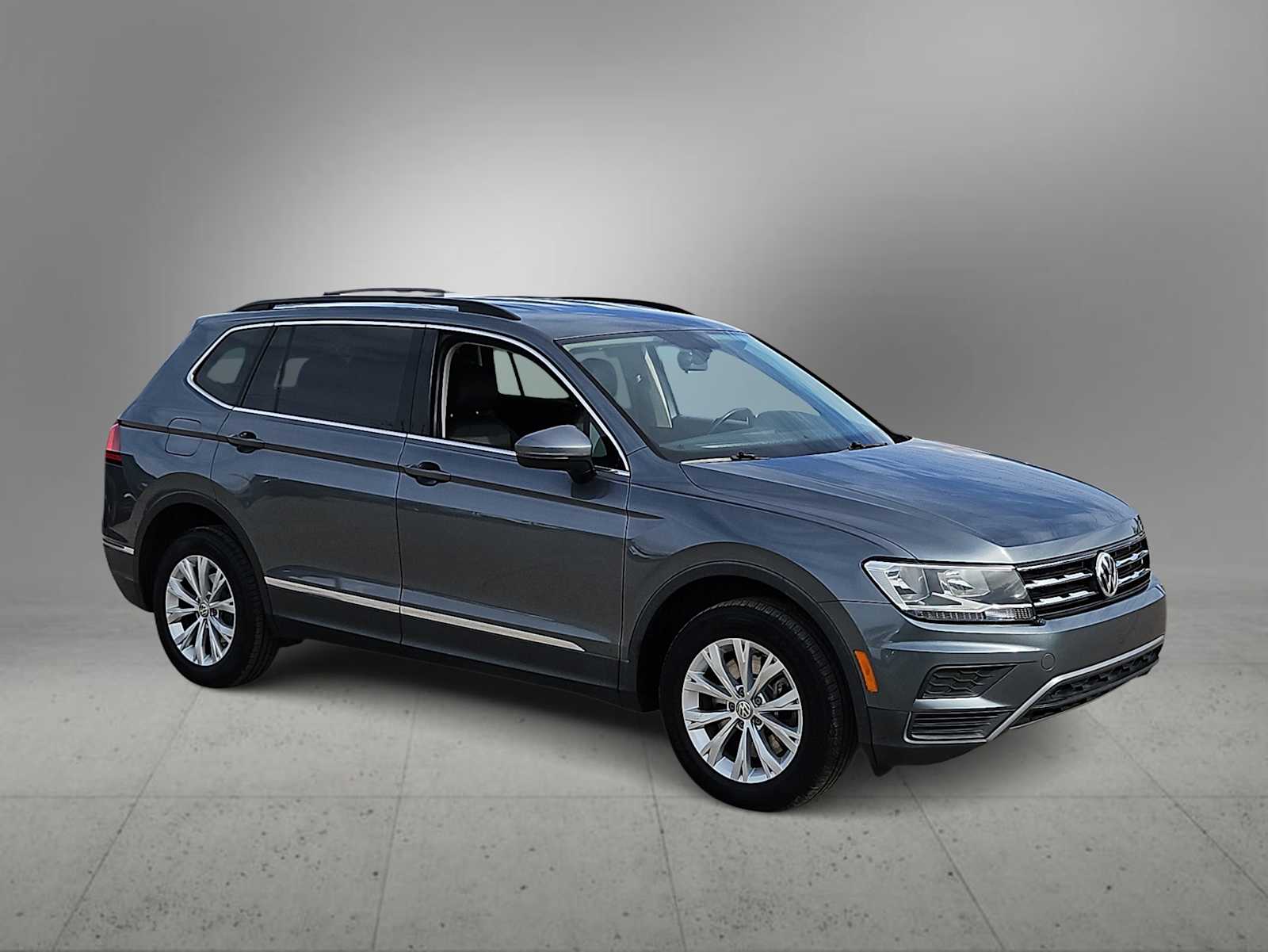 Thumbnail: 2018 Volkswagen Tiguan - 2