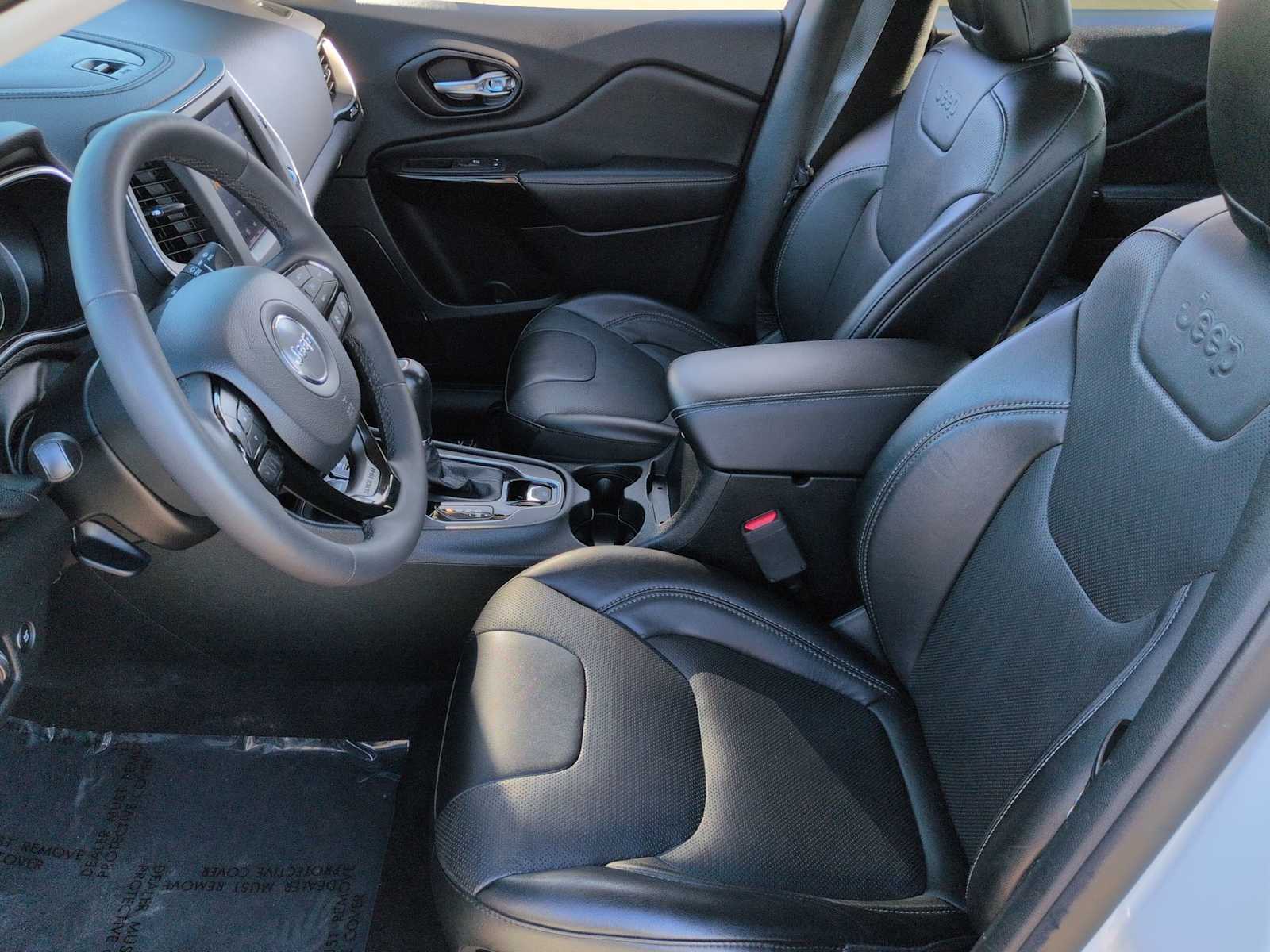 Thumbnail: 2023 Jeep Cherokee - 17