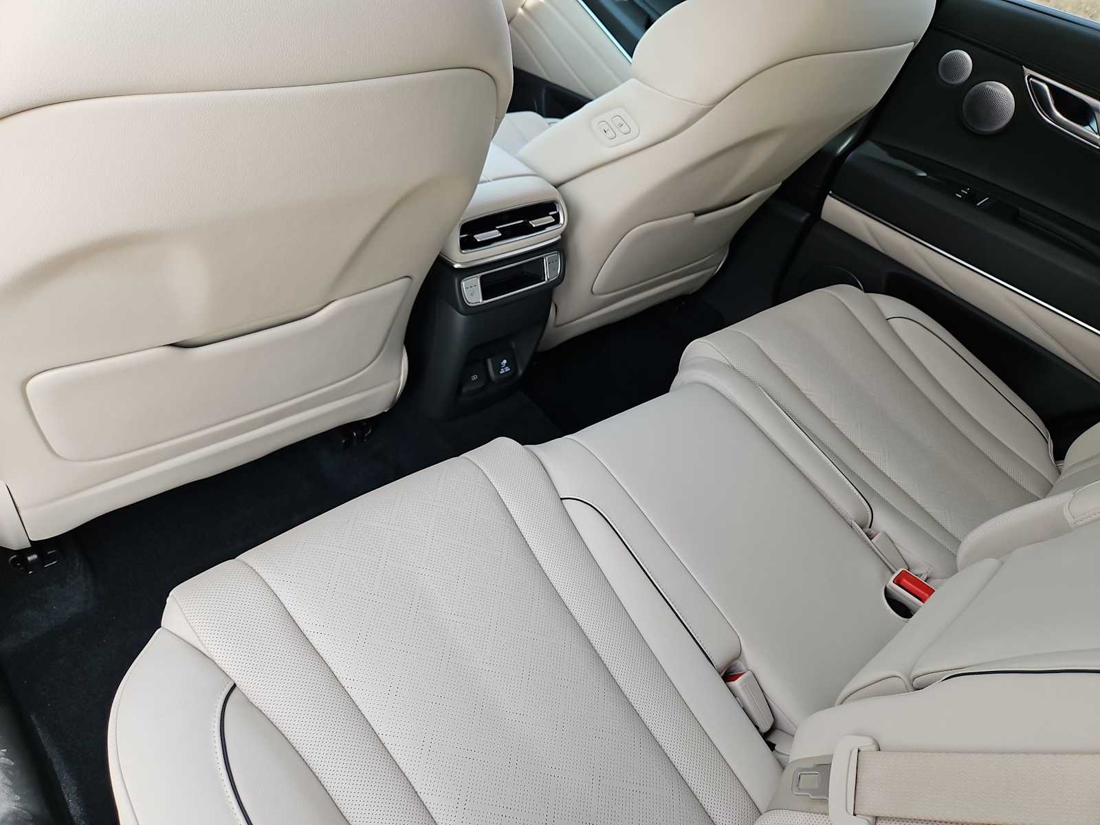 Thumbnail: 2025 Genesis GV80 - 18