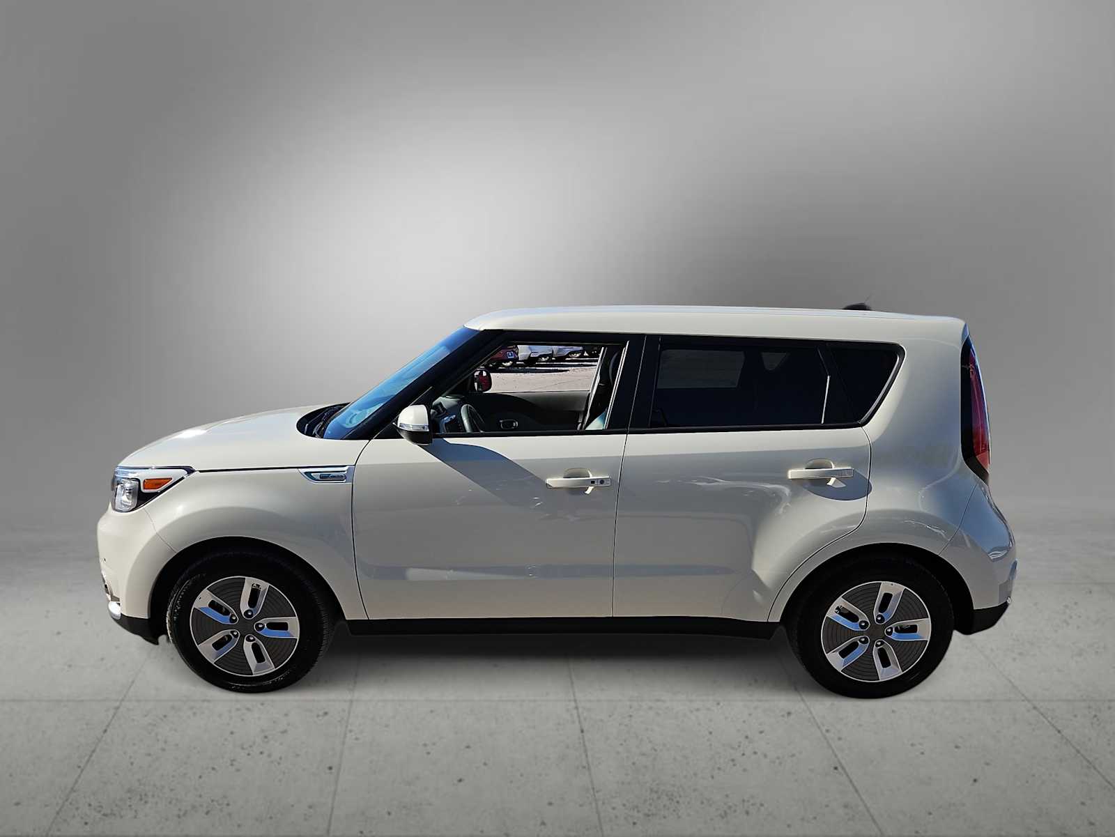 Thumbnail: 2017 Kia Soul EV - 5