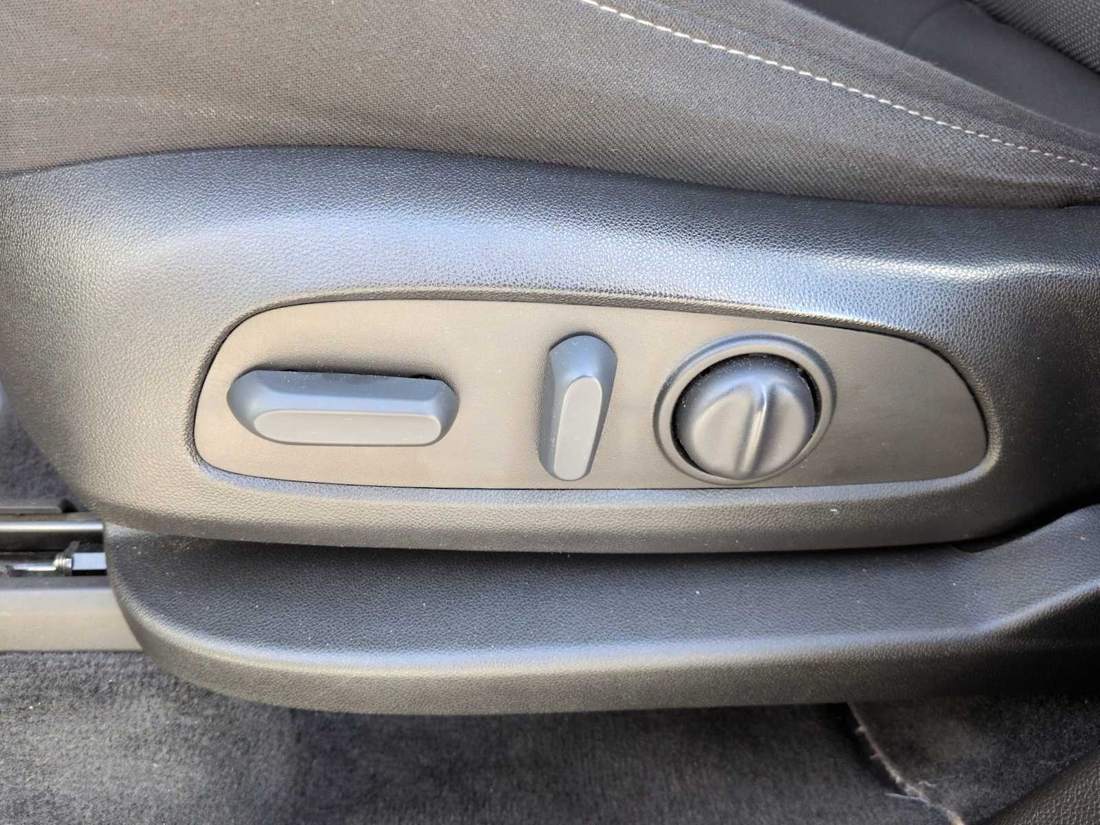 Thumbnail: 2023 Chevrolet Traverse - 18