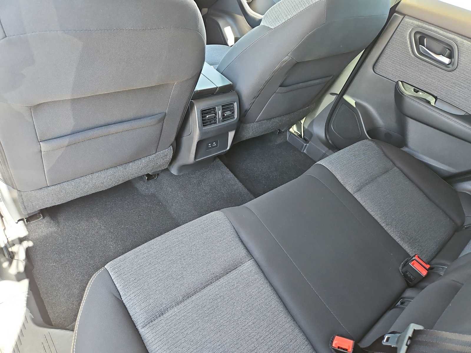 Thumbnail: 2022 Nissan Rogue - 18