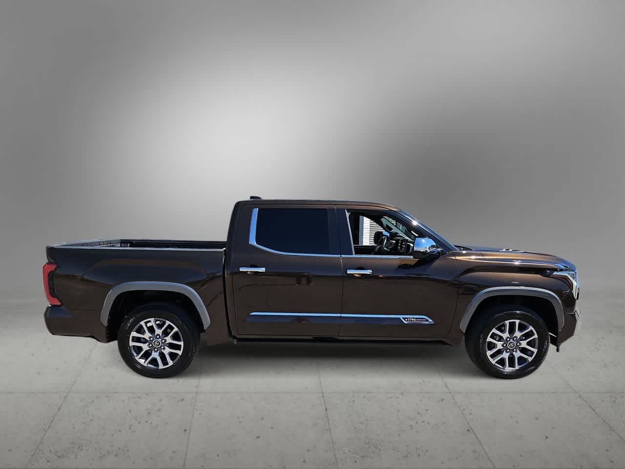 Thumbnail: 2022 Toyota Tundra - 9