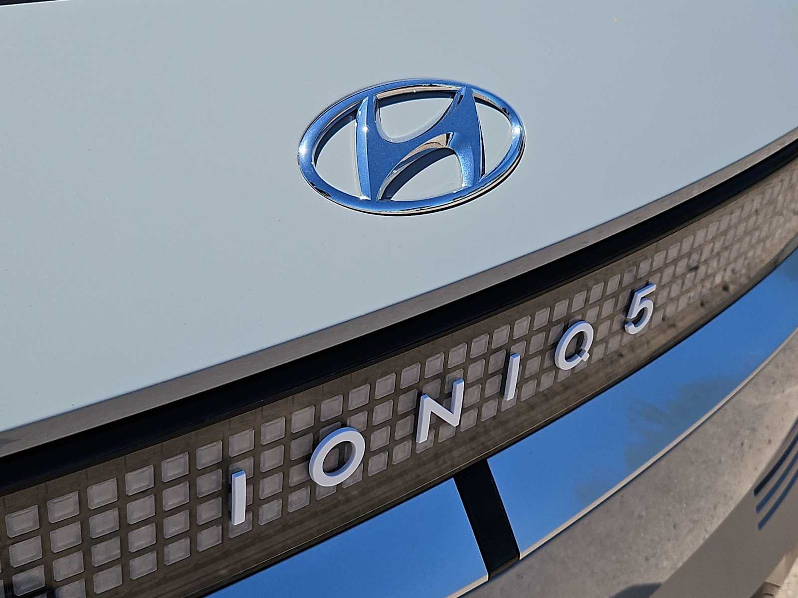 Thumbnail: 2023 Hyundai Ioniq 5 - 12