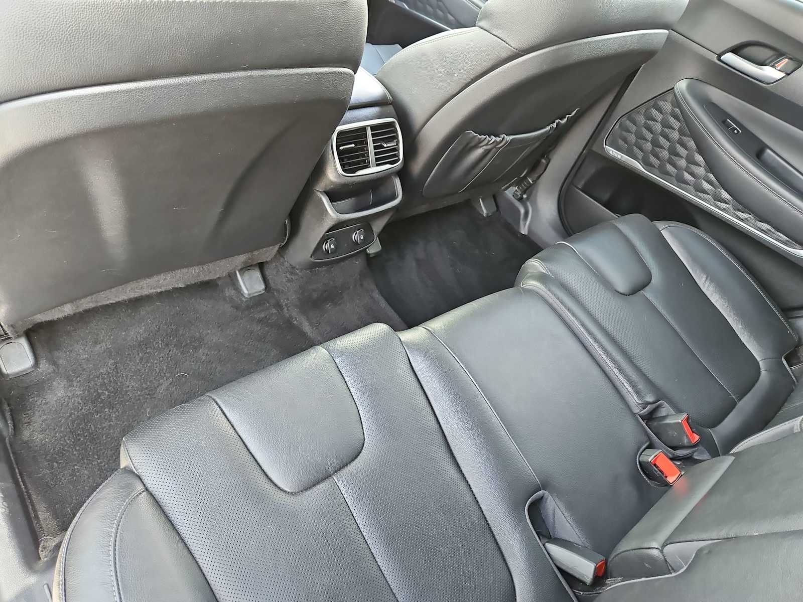 Thumbnail: 2019 Hyundai Santa Fe - 19