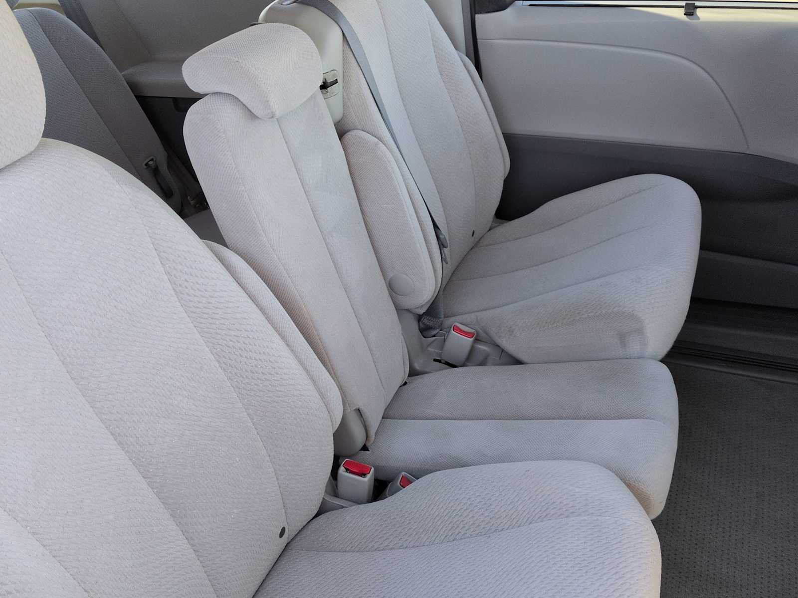 Thumbnail: 2013 Toyota Sienna - 21