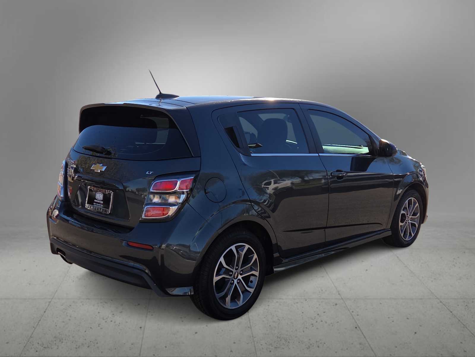 Thumbnail: 2017 Chevrolet Sonic - 8