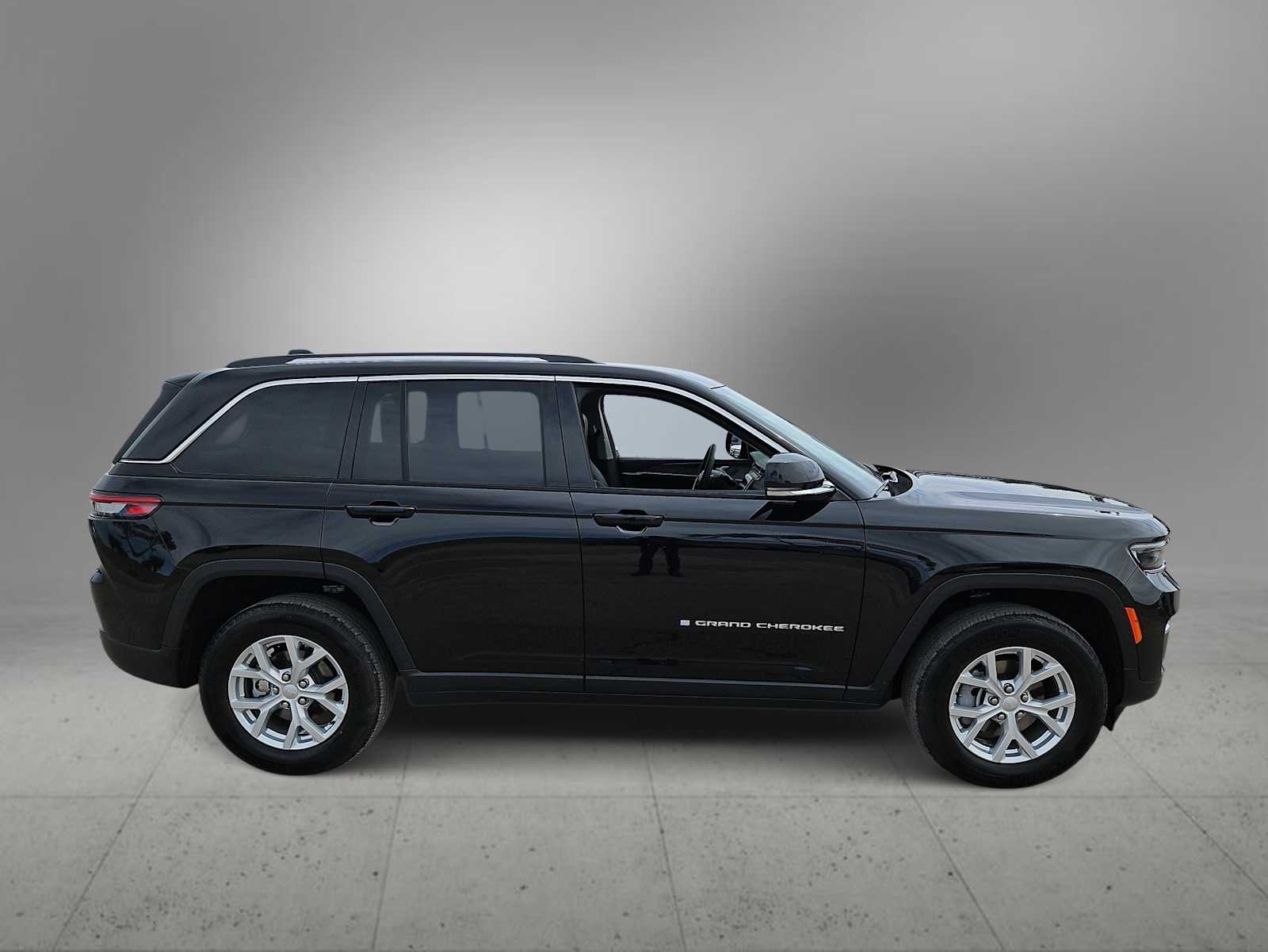 Thumbnail: 2023 Jeep Grand Cherokee - 9