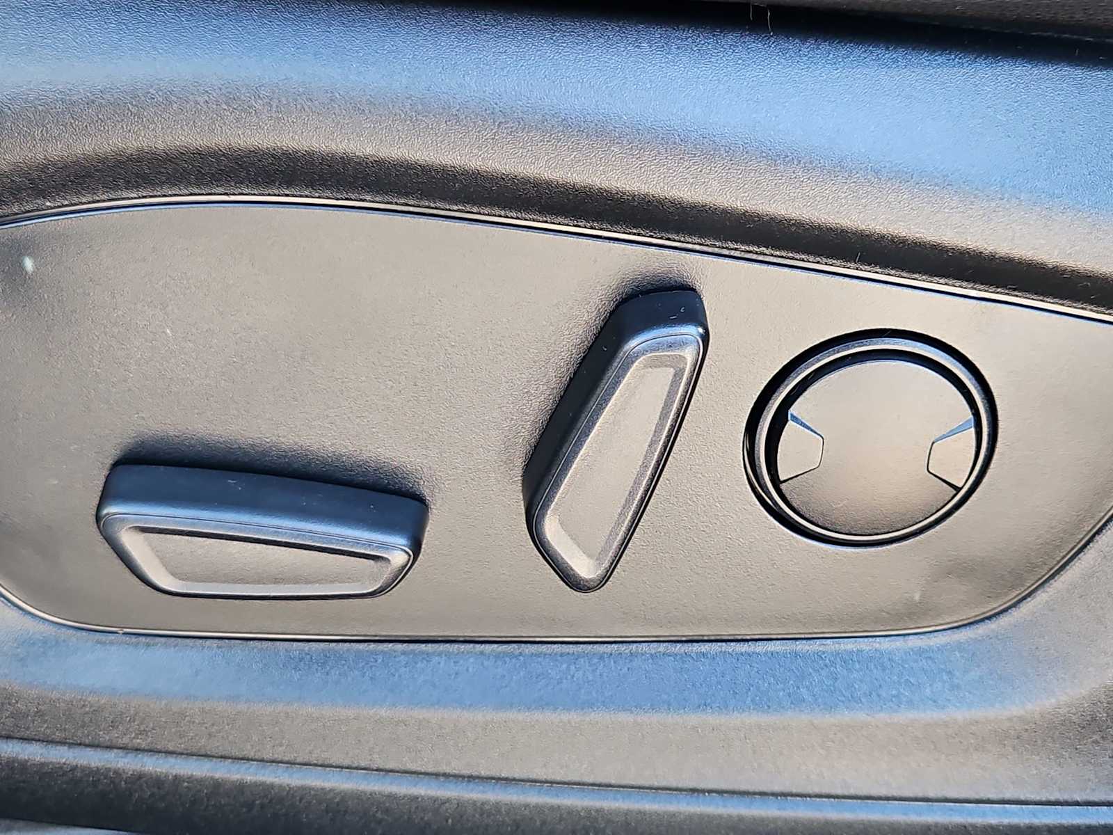 Thumbnail: 2020 Ford Explorer - 17