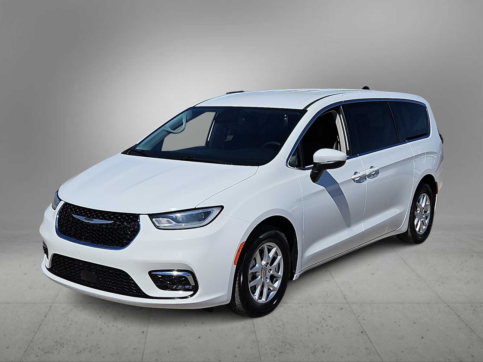 Thumbnail: 2023 Chrysler Pacifica - 4