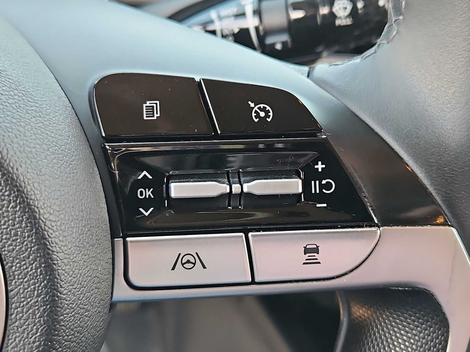 Thumbnail: 2023 Hyundai Elantra - 24