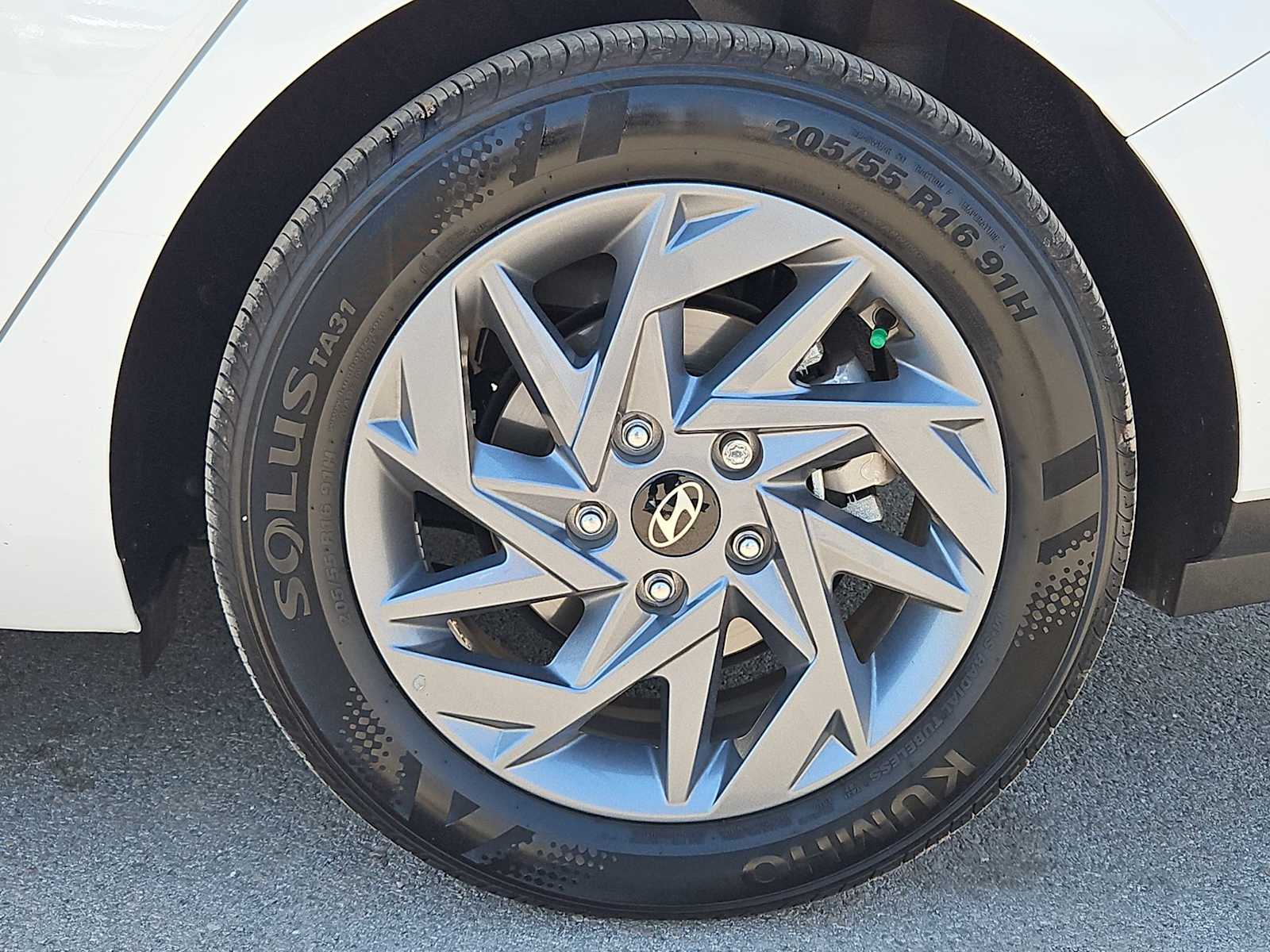 Thumbnail: 2024 Hyundai Elantra - 12