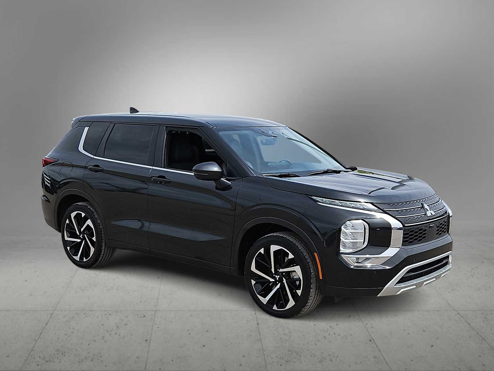 Thumbnail: 2024 Mitsubishi Outlander - 2